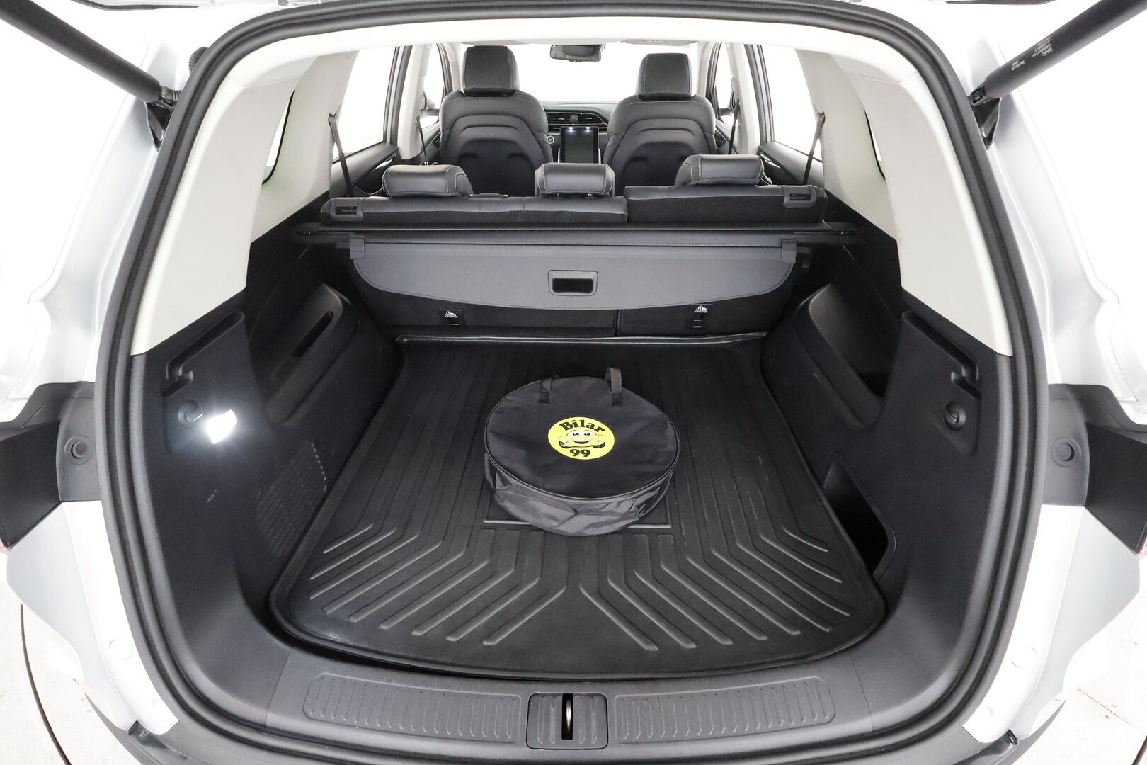 MAXUS EUNIQ 6 2022 Grand Suv - | ACC | Vetokoukku | 360° kamera | Panorama | Sähkönahat | Keyless | LED | BSM | Lane Assist | Sähk. takaluukku | Ambient | Merkkihuollot | 
