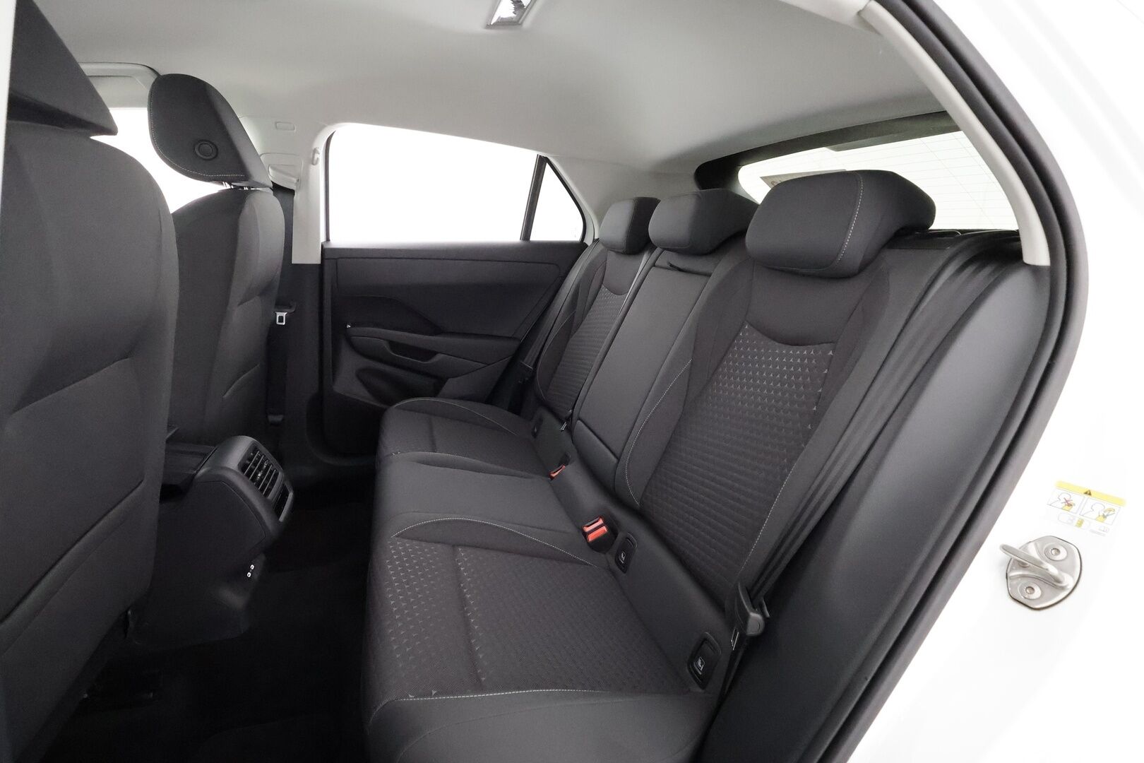 VOLKSWAGEN T-CROSS 2023 R-Line 1.5 TSI 110kW DSG - | ACC | Beats Audio | Digimittaristo | LED | P.kamera | Travel Assist | BSM | Keyless | App Connect | Aut. pitkät | P. avustin | Merkkihuollot | 