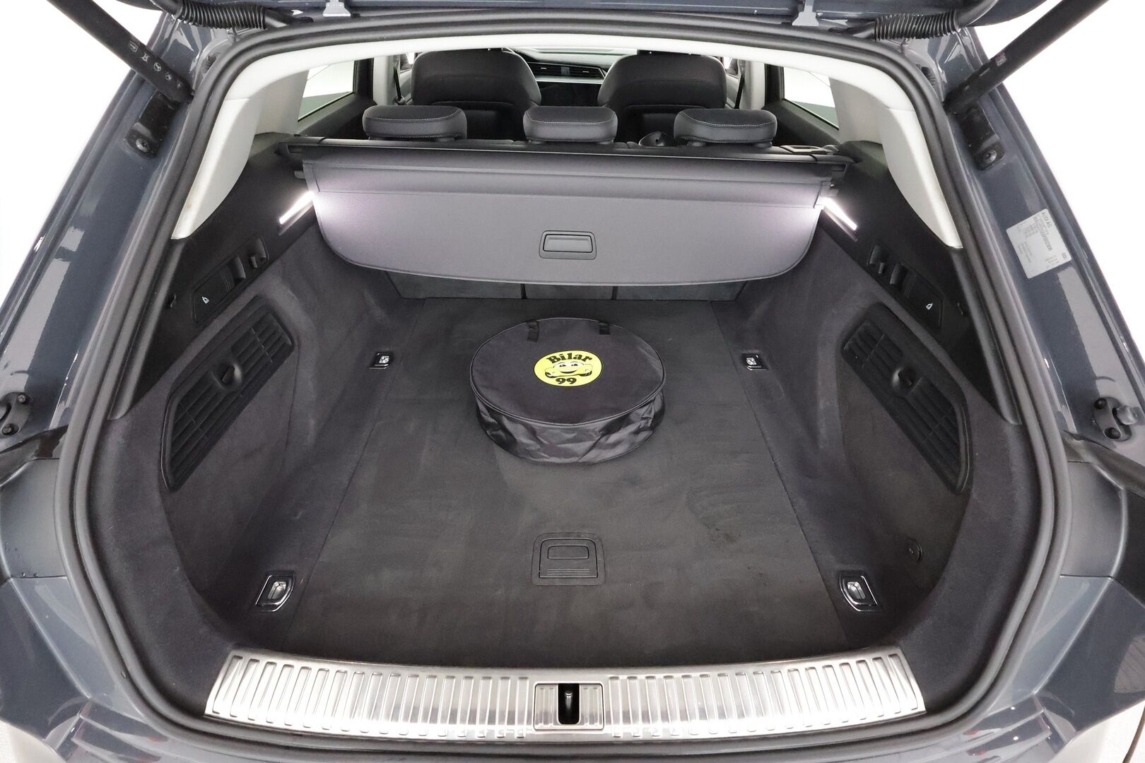 AUDI Q8 2024 55 Quattro 408hv 114kWh Proline - | ACC | ILP | Koukku | Ilma-alusta | LED | Muistipenkki | P.Kamera | Puolinahat Sporttipenkit | Apple&Android | Merkkihuollettu | Kahdet Renkaat |