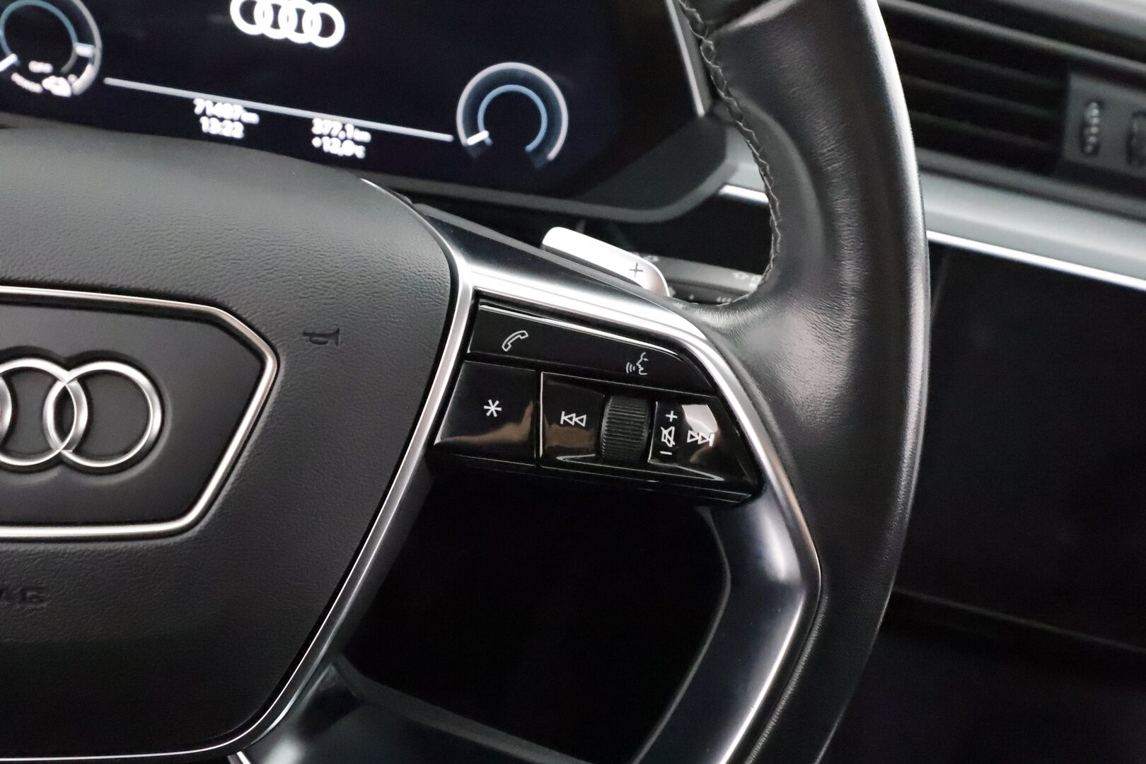 AUDI Q8 2024 55 Quattro 408hv 114kWh Proline - | ACC | ILP | Koukku | Ilma-alusta | LED | Muistipenkki | P.Kamera | Puolinahat Sporttipenkit | Apple&Android | Merkkihuollettu | Kahdet Renkaat |