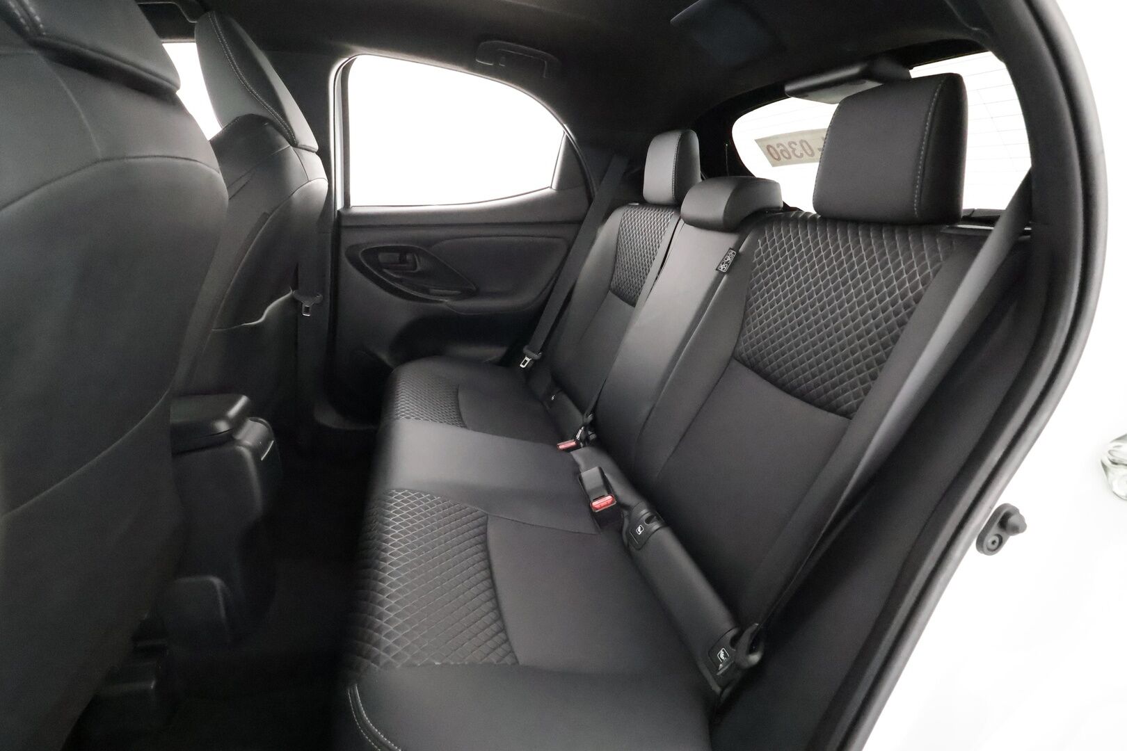 TOYOTA YARIS 2021 1,5 Hybrid Premium - | ACC | HUD | LED | P.Kamera | Puolinahat | Ratinlämmitys | JBL | Apple&Android |