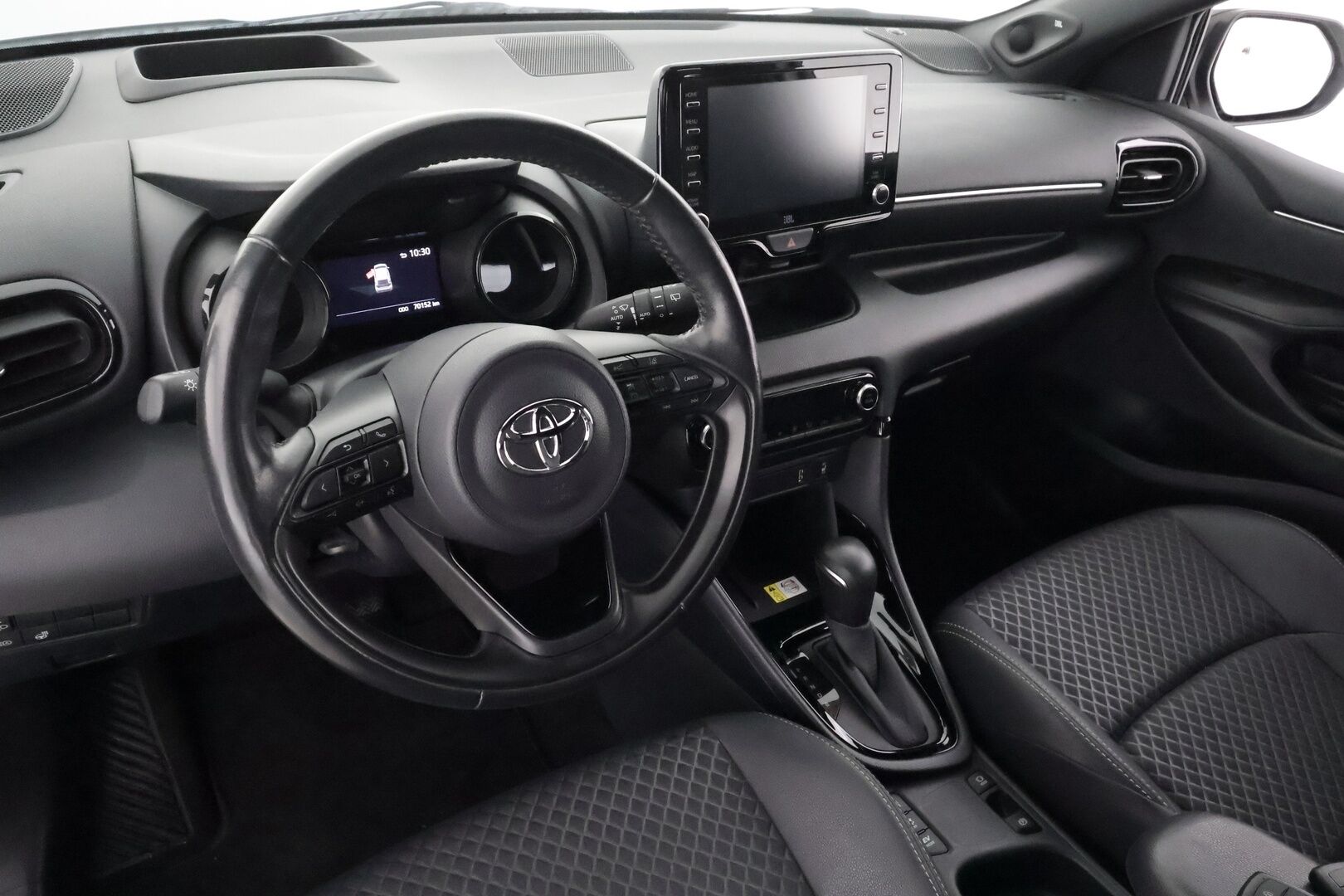 TOYOTA YARIS 2021 1,5 Hybrid Premium - | ACC | HUD | LED | P.Kamera | Puolinahat | Ratinlämmitys | JBL | Apple&Android |