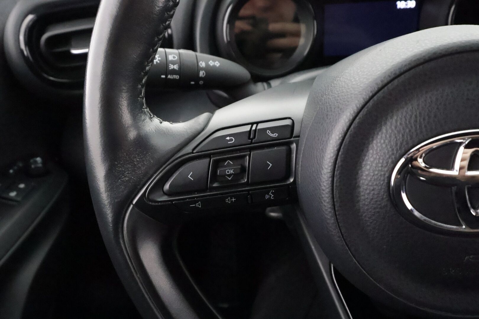 TOYOTA YARIS 2021 1,5 Hybrid Premium - | ACC | HUD | LED | P.Kamera | Puolinahat | Ratinlämmitys | JBL | Apple&Android |