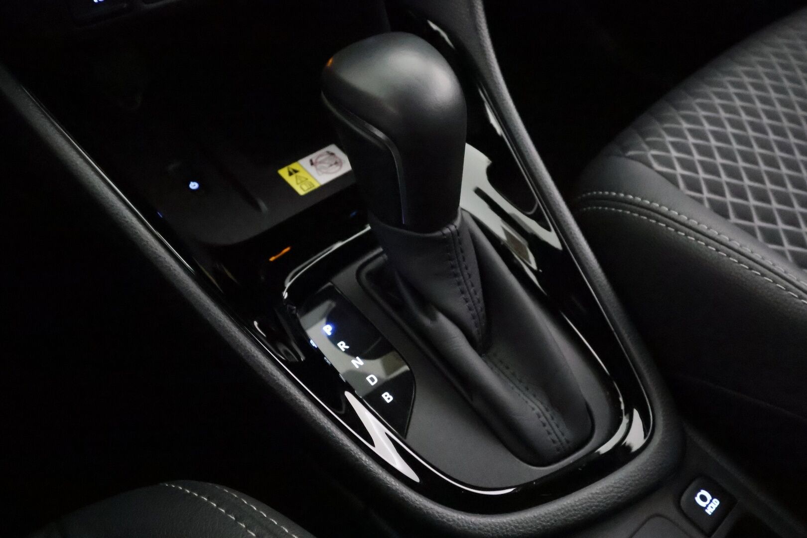 TOYOTA YARIS 2021 1,5 Hybrid Premium - | ACC | HUD | LED | P.Kamera | Puolinahat | Ratinlämmitys | JBL | Apple&Android |