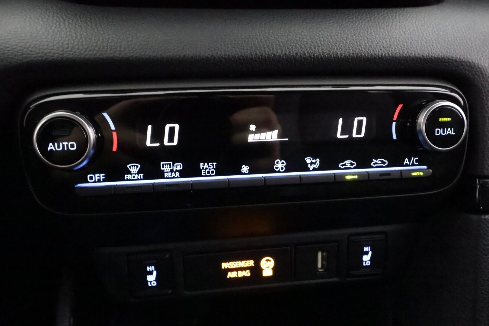 TOYOTA YARIS 2021 1,5 Hybrid Premium - | ACC | HUD | LED | P.Kamera | Puolinahat | Ratinlämmitys | JBL | Apple&Android |