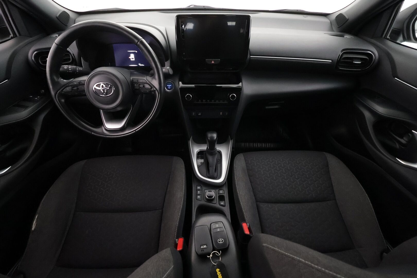 TOYOTA YARIS CROSS 2023 1.5 Hybrid Intense AWD - | ACC | LED -ajovalot | P.kamera ja tutkat | Navi | Keyless | LTA | RSA | PCS | Lämm. ratti | Lohko+sisälämmitin | 2x renkaat aluvantein | ALV | 