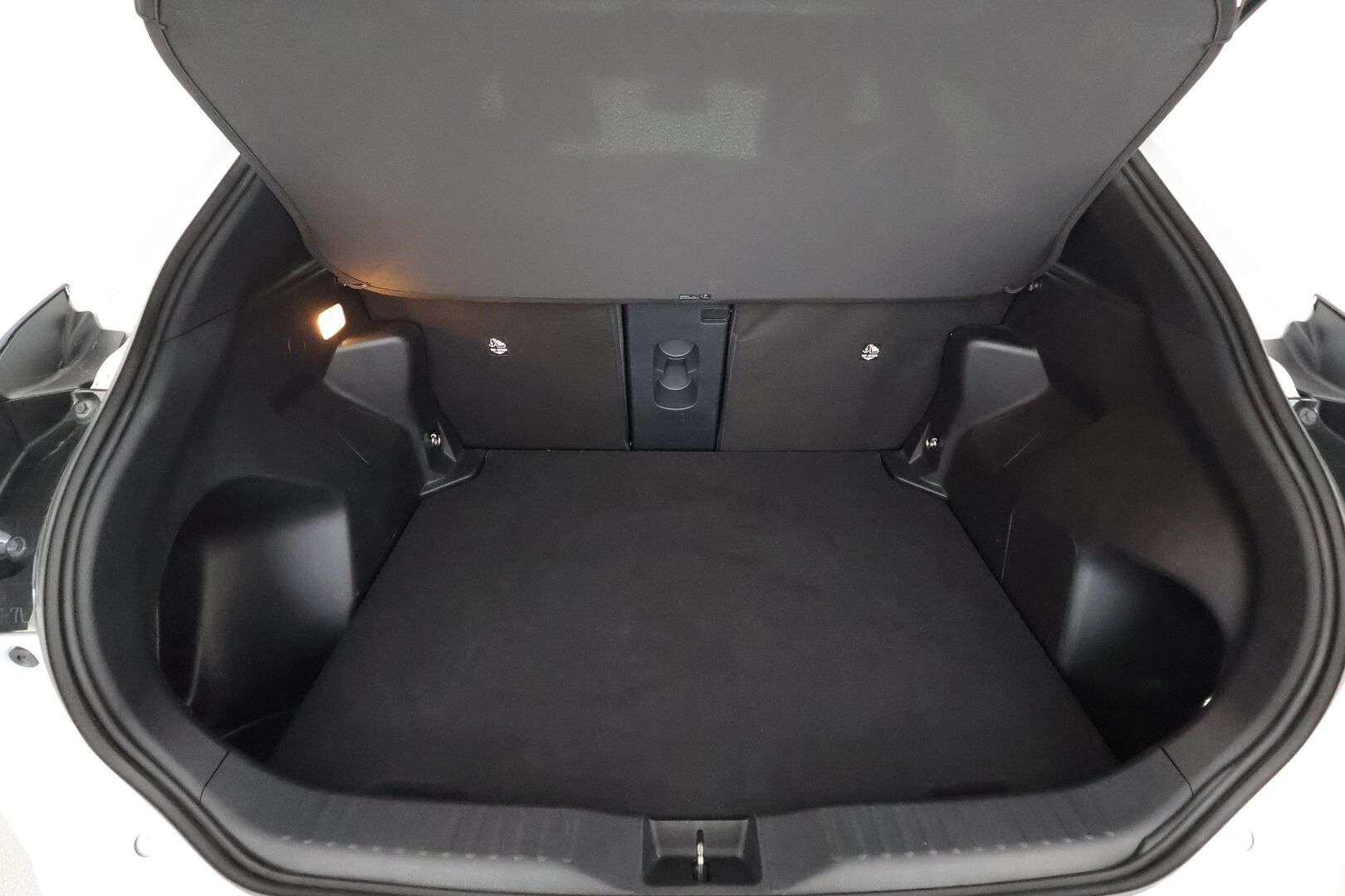 TOYOTA YARIS CROSS 2023 1.5 Hybrid Intense AWD - | ACC | LED -ajovalot | P.kamera ja tutkat | Navi | Keyless | LTA | RSA | PCS | Lämm. ratti | Lohko+sisälämmitin | 2x renkaat aluvantein | ALV | 
