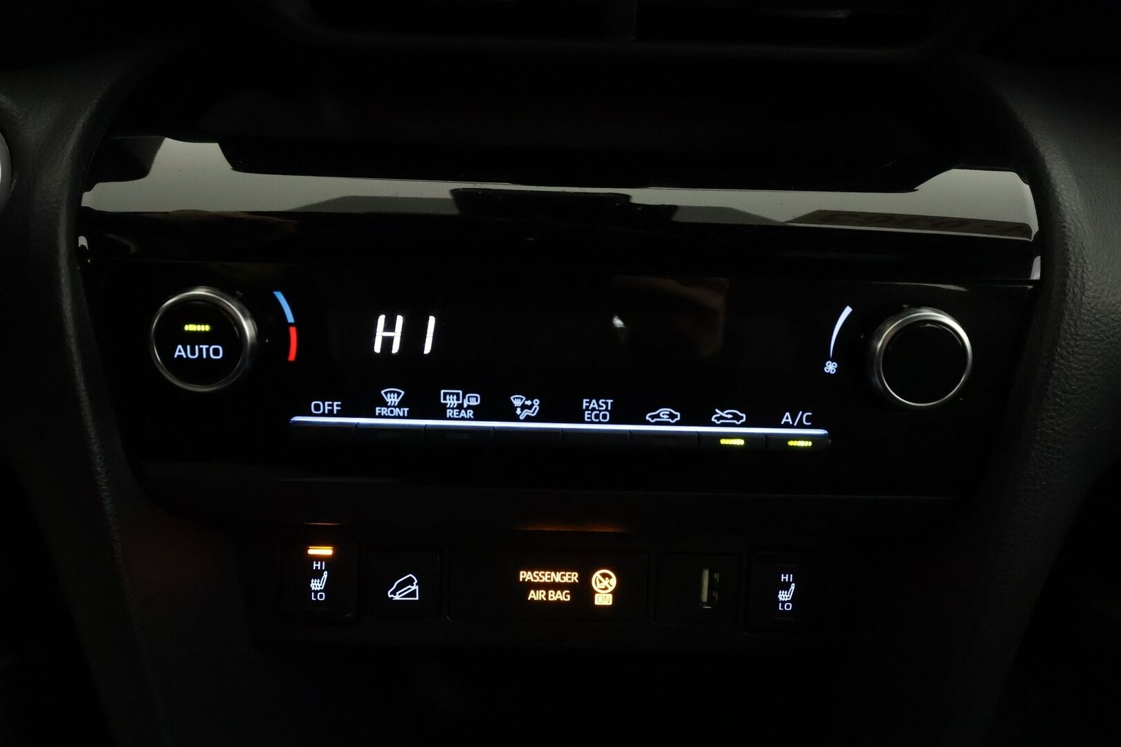 TOYOTA YARIS CROSS 2023 1.5 Hybrid Intense AWD - | ACC | LED -ajovalot | P.kamera ja tutkat | Navi | Keyless | LTA | RSA | PCS | Lämm. ratti | Lohko+sisälämmitin | 2x renkaat aluvantein | ALV | 