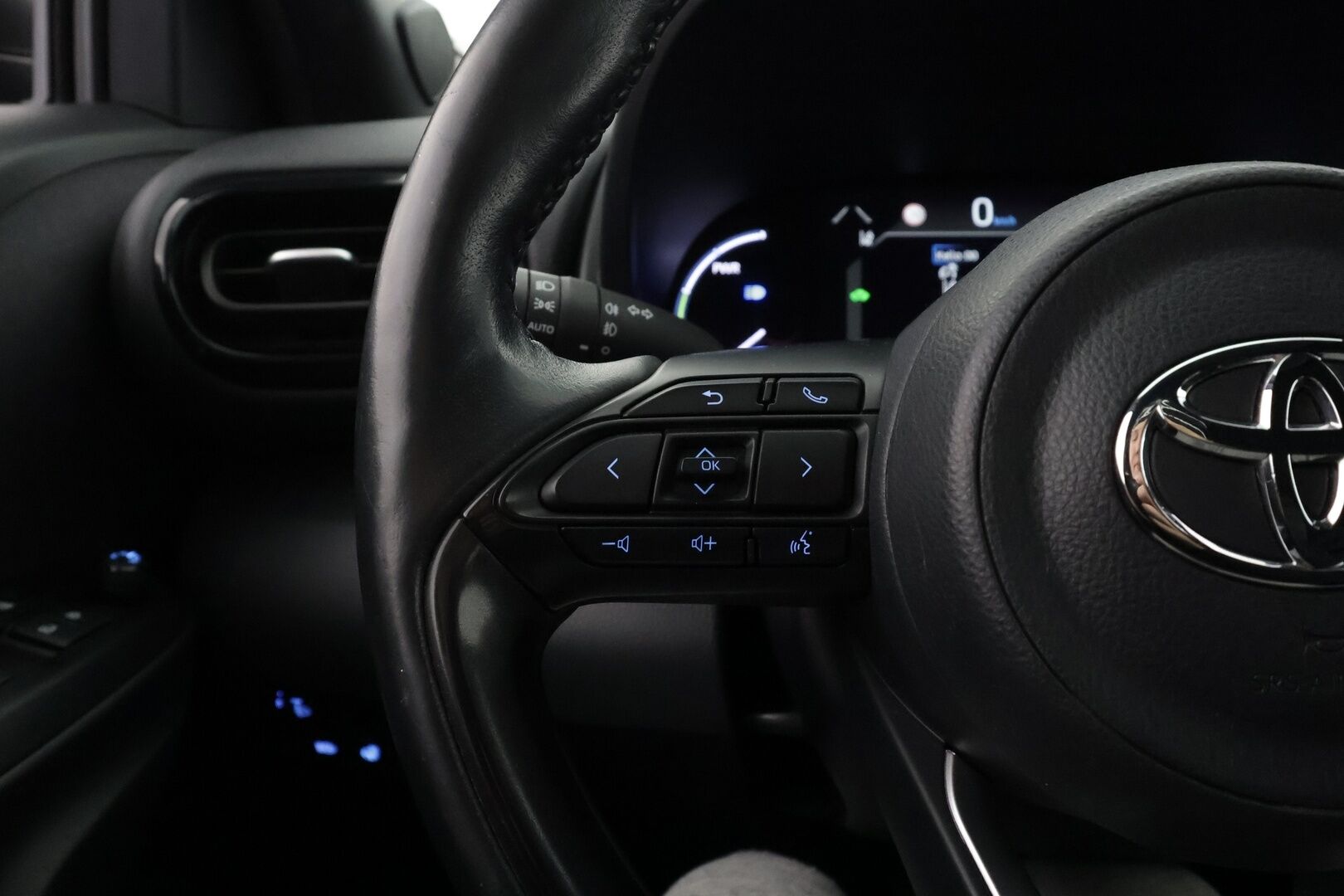 TOYOTA YARIS CROSS 2023 1.5 Hybrid Intense AWD - | ACC | LED -ajovalot | P.kamera ja tutkat | Navi | Keyless | LTA | RSA | PCS | Lämm. ratti | Lohko+sisälämmitin | 2x renkaat aluvantein | ALV | 