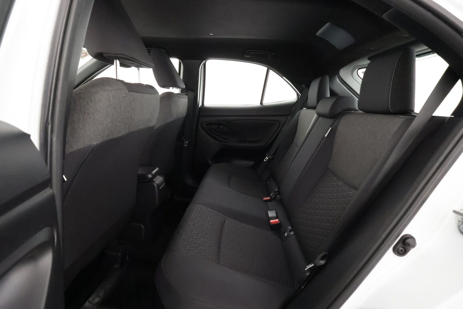 TOYOTA YARIS CROSS 2023 1.5 Hybrid Intense AWD - | ACC | LED -ajovalot | P.kamera ja tutkat | Navi | Keyless | LTA | RSA | PCS | Lämm. ratti | Lohko+sisälämmitin | 2x renkaat aluvantein | ALV | 