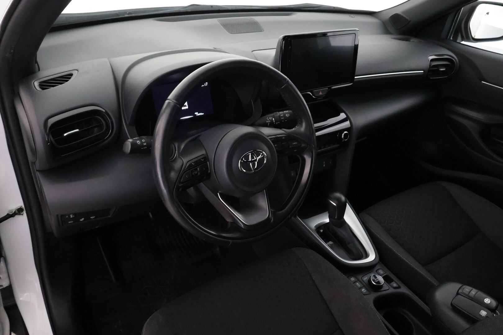 TOYOTA YARIS CROSS 2023 1.5 Hybrid Intense AWD - | ACC | LED -ajovalot | P.kamera ja tutkat | Navi | Keyless | LTA | RSA | PCS | Lämm. ratti | Lohko+sisälämmitin | 2x renkaat aluvantein | ALV | 