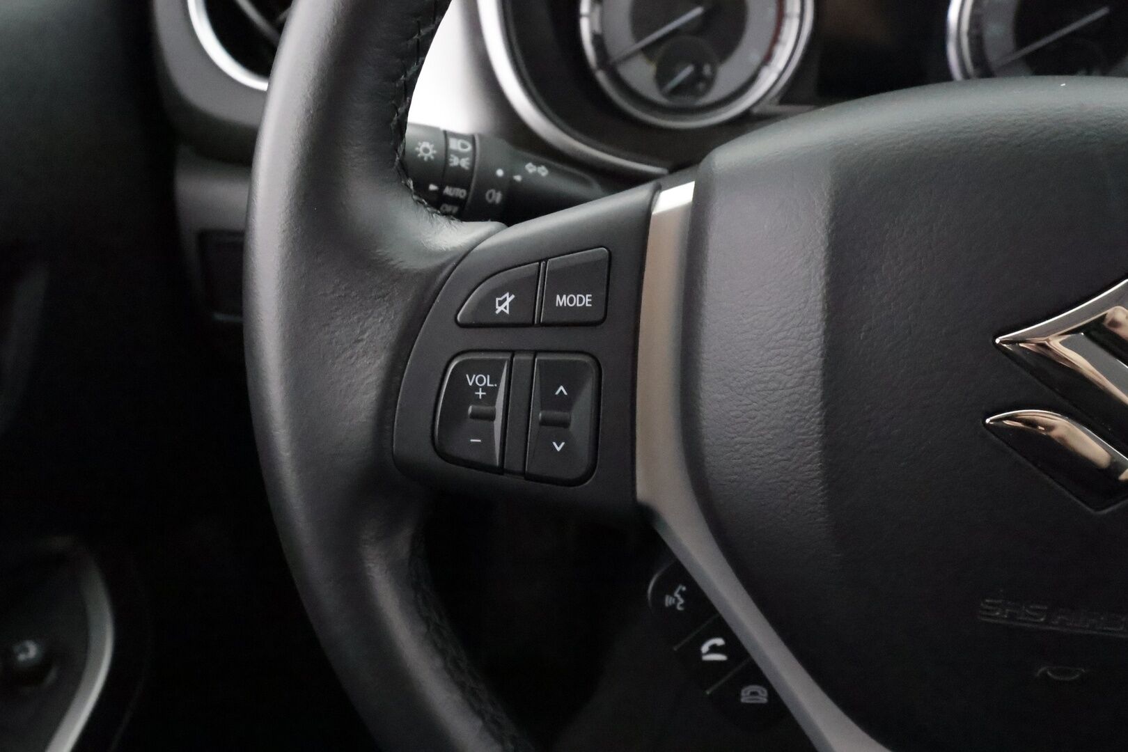 SUZUKI VITARA 2023 1,4 BOOSTERJET 48V HYBRID 4WD GL+ 6MT - | ACC | LED | P.kamera | Kaistavahti | Apple&Android | Merkkihuollettu | - KORKO VAIN 3,99 %