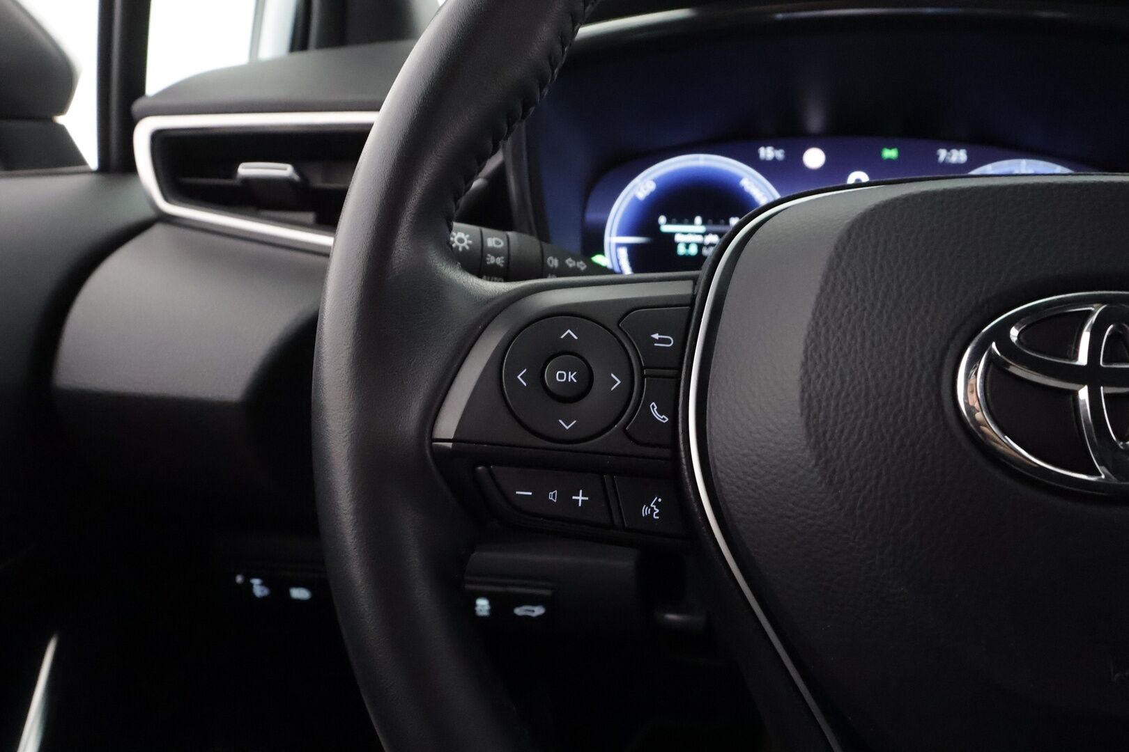 TOYOTA COROLLA 2024 Touring Sports 1.8 Hybrid Style  - | ACC | Facelift | Digimittaristo | Puolinahat | P.kamera ja tutkat | LDA | PDA | RSA | Keyless | LED | Apple & Android | Sähk. takaluukku | - KORKO VAIN 3,99 %