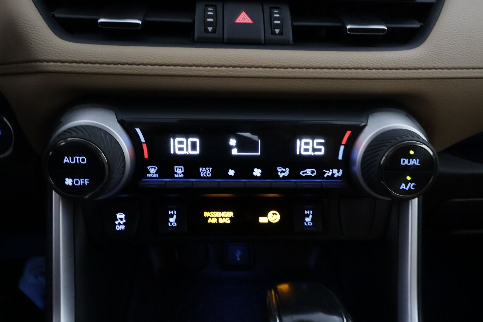 TOYOTA RAV4 2021 2,5 Hybrid AWD-i Premium - | ACC | Lohko | Koukku | Muistipenkki | P.Kamera | Nahat | LED | Ratinlämmitys | Apple&Android | Kahdet Renkaat | - KORKO VAIN 3,99 %