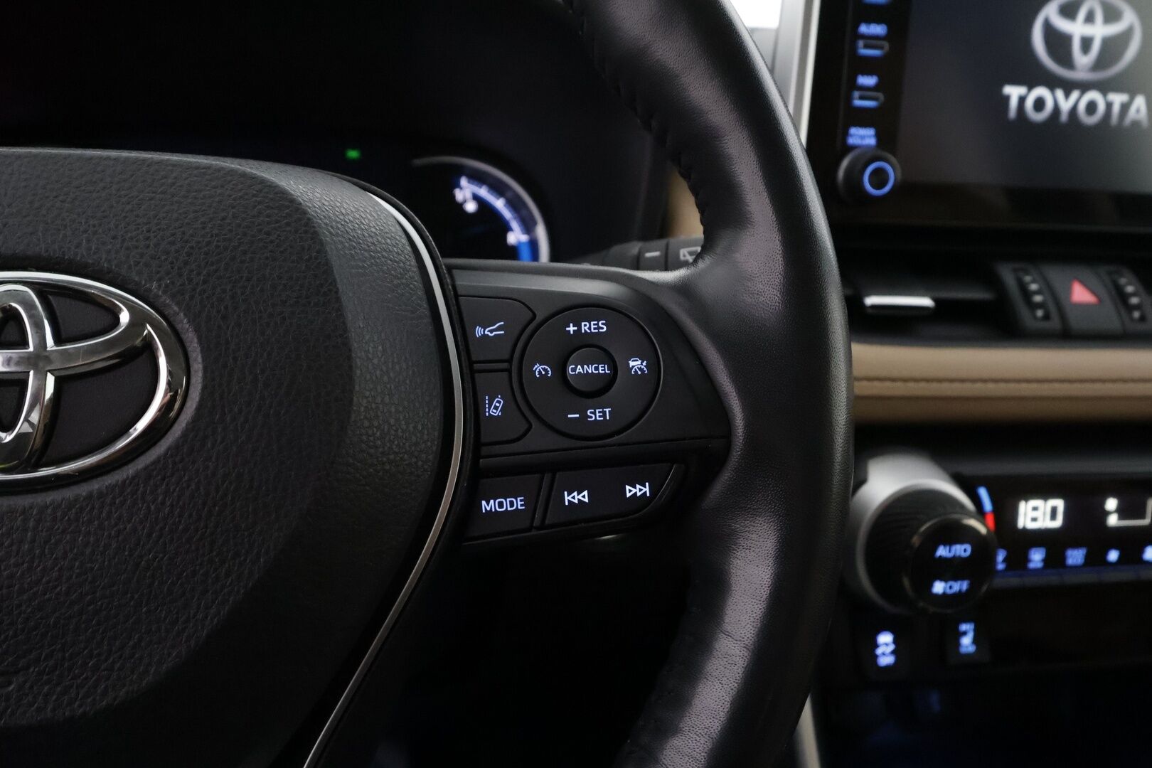 TOYOTA RAV4 2021 2,5 Hybrid AWD-i Premium - | ACC | Lohko | Koukku | Muistipenkki | P.Kamera | Nahat | LED | Ratinlämmitys | Apple&Android | Kahdet Renkaat | - KORKO VAIN 3,99 %
