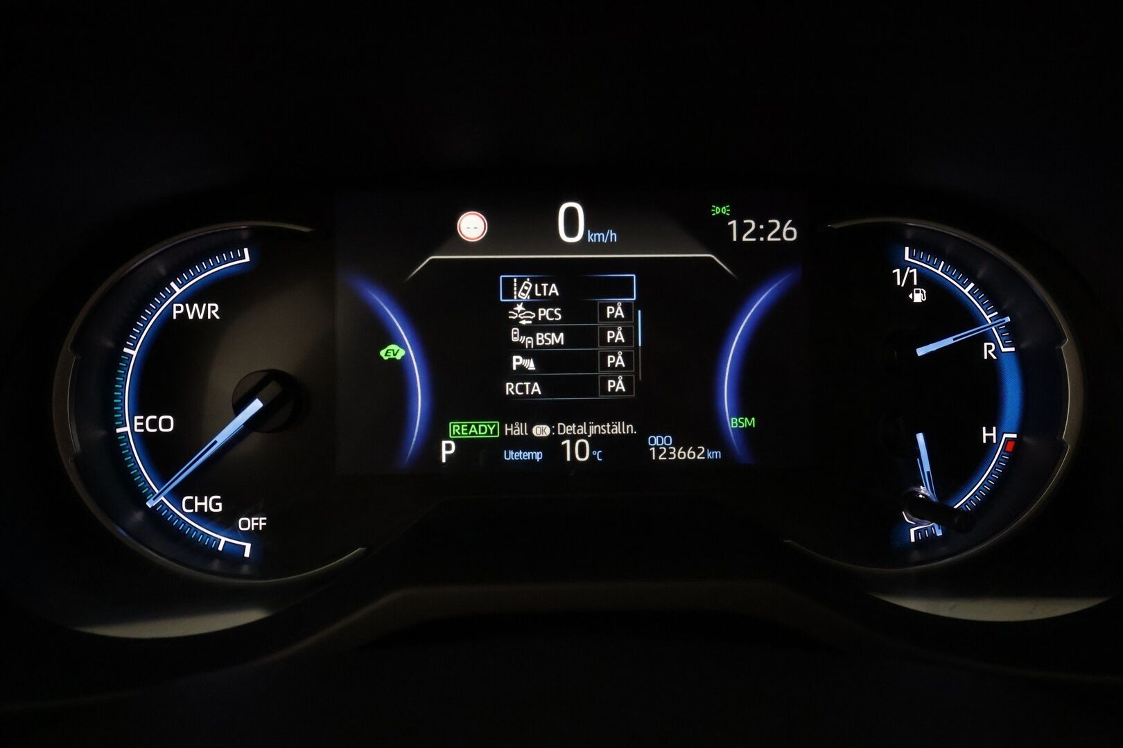 TOYOTA RAV4 2021 2,5 Hybrid AWD-i Premium - | ACC | Lohko | Koukku | Muistipenkki | P.Kamera | Nahat | LED | Ratinlämmitys | Apple&Android | Kahdet Renkaat | - KORKO VAIN 3,99 %