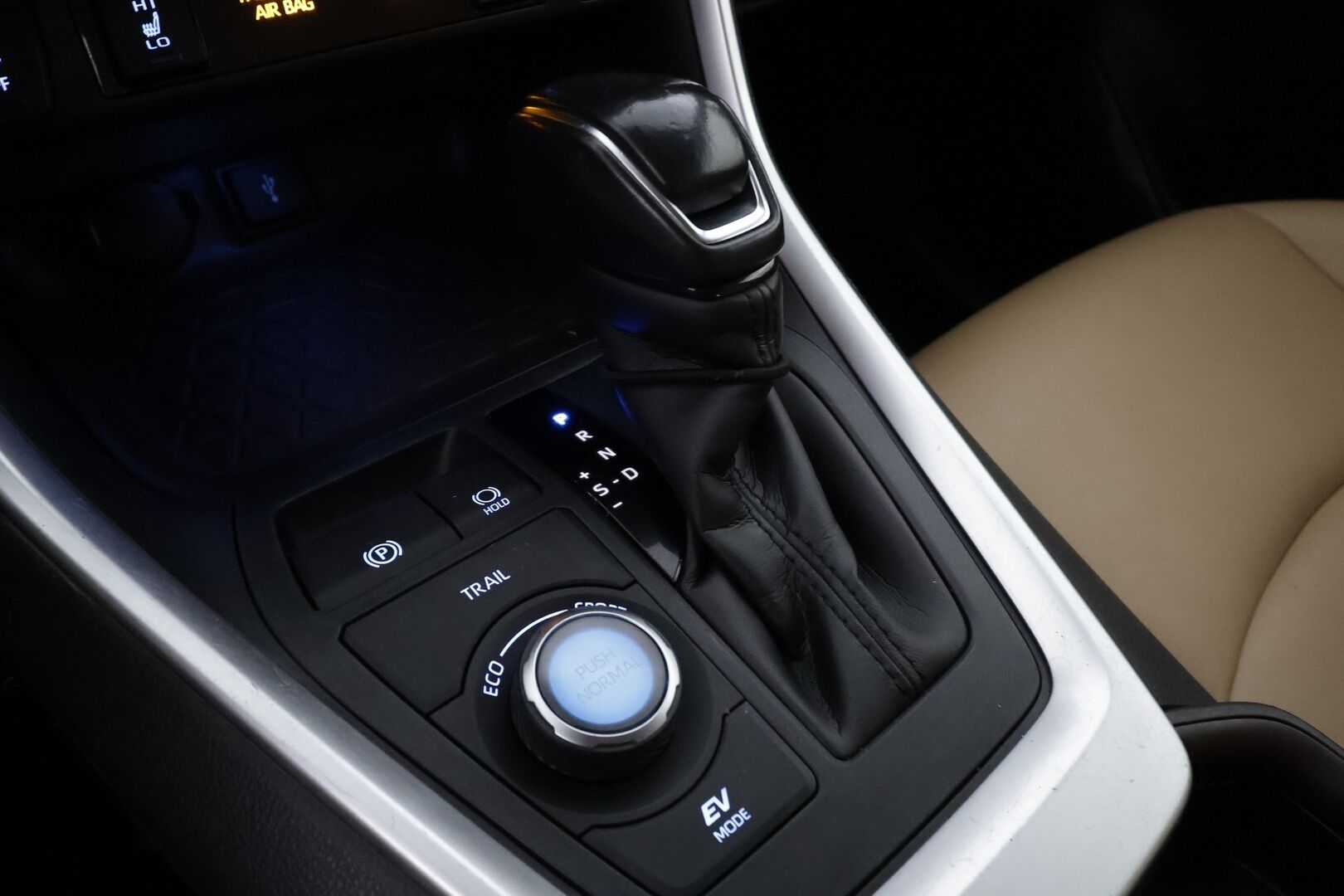 TOYOTA RAV4 2021 2,5 Hybrid AWD-i Premium - | ACC | Lohko | Koukku | Muistipenkki | P.Kamera | Nahat | LED | Ratinlämmitys | Apple&Android | Kahdet Renkaat | - KORKO VAIN 3,99 %