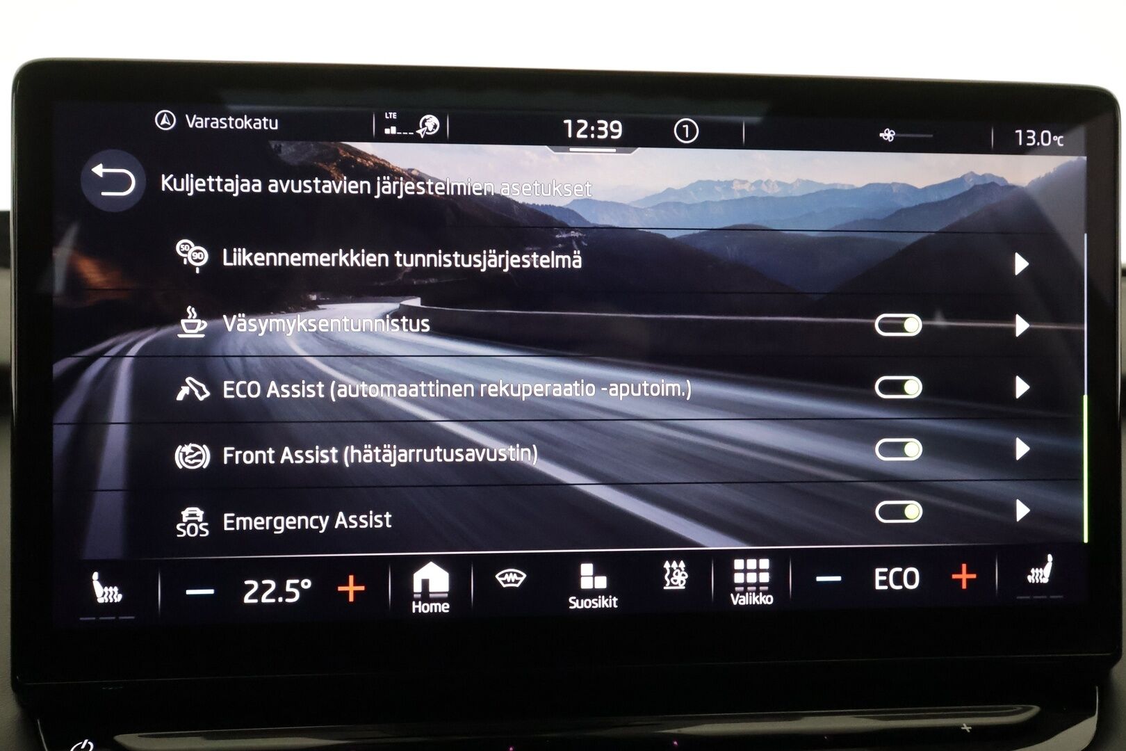 Skoda Enyaq 2023 80x 4x4 iV - | ACC | ILP | Koukku | Matrix-LED | DCC Alusta | Hierova Muistipenkki | HUD | Canton | Panorama | 360-Kamera | Nahat | Ratinlämmitys | keyless | Apple&Android | Merkkihuollettu | Kahdet Renkaat | - KORKO VAIN 3,99 %