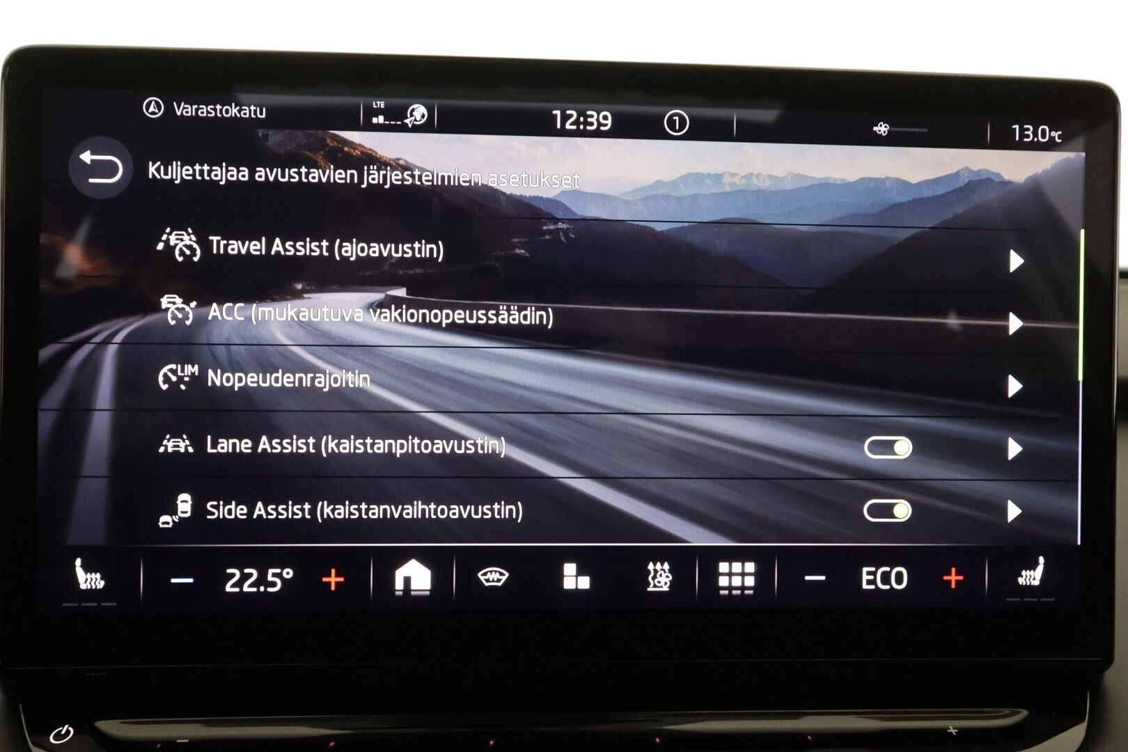 Skoda Enyaq 2023 80x 4x4 iV - | ACC | ILP | Koukku | Matrix-LED | DCC Alusta | Hierova Muistipenkki | HUD | Canton | Panorama | 360-Kamera | Nahat | Ratinlämmitys | keyless | Apple&Android | Merkkihuollettu | Kahdet Renkaat | - KORKO VAIN 3,99 %
