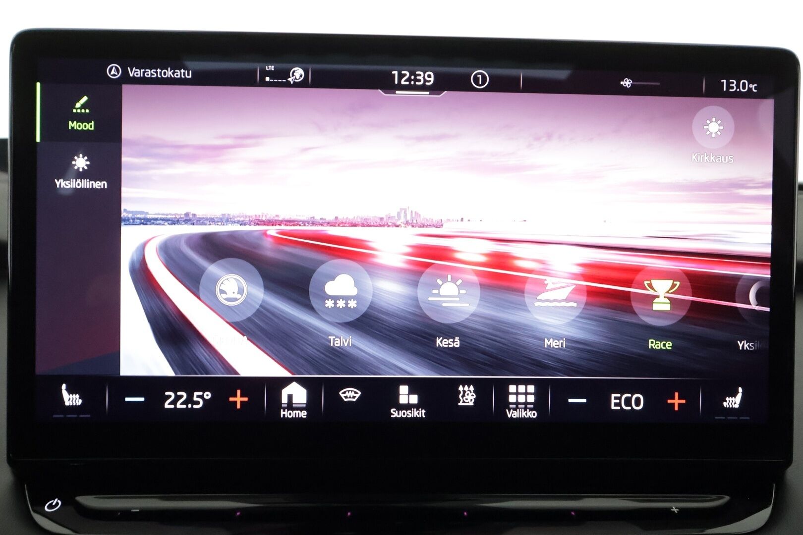 Skoda Enyaq 2023 80x 4x4 iV - | ACC | ILP | Koukku | Matrix-LED | DCC Alusta | Hierova Muistipenkki | HUD | Canton | Panorama | 360-Kamera | Nahat | Ratinlämmitys | keyless | Apple&Android | Merkkihuollettu | Kahdet Renkaat | - KORKO VAIN 3,99 %