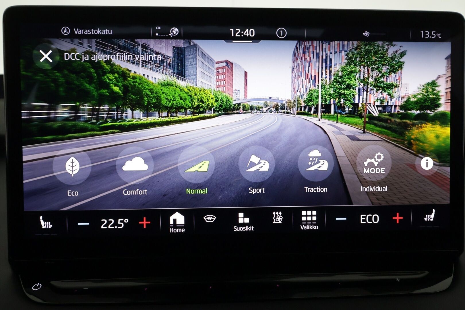 Skoda Enyaq 2023 80x 4x4 iV - | ACC | ILP | Koukku | Matrix-LED | DCC Alusta | Hierova Muistipenkki | HUD | Canton | Panorama | 360-Kamera | Nahat | Ratinlämmitys | keyless | Apple&Android | Merkkihuollettu | Kahdet Renkaat | - KORKO VAIN 3,99 %