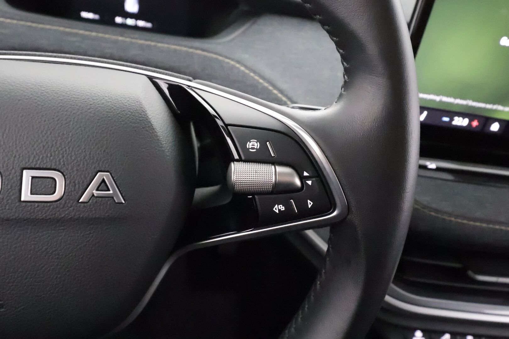 Skoda Elroq 2025 60 Selection - | ACC | ILP | Koukku | LED | P.Kamera | Puolinahat | Ratinlämmitys | Keyless | Apple&Android | Merkkihuollettu | - KORKO VAIN 3,99 %