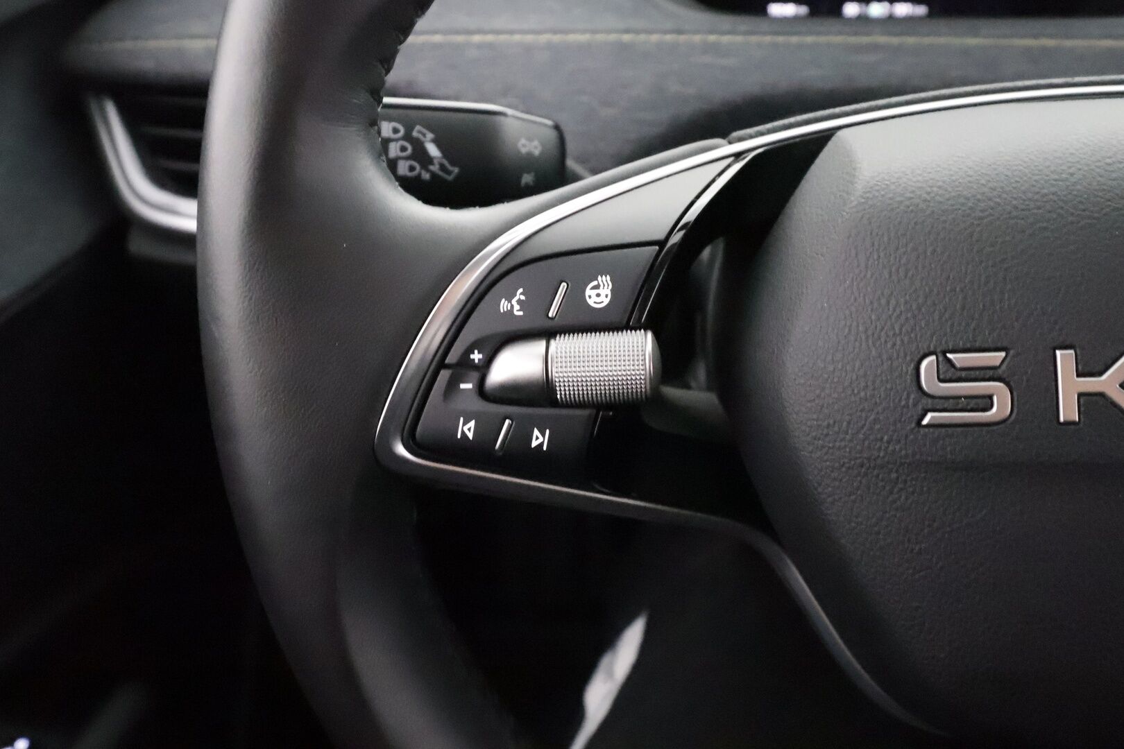 Skoda Elroq 2025 60 Selection - | ACC | ILP | Koukku | LED | P.Kamera | Puolinahat | Ratinlämmitys | Keyless | Apple&Android | Merkkihuollettu | - KORKO VAIN 3,99 %