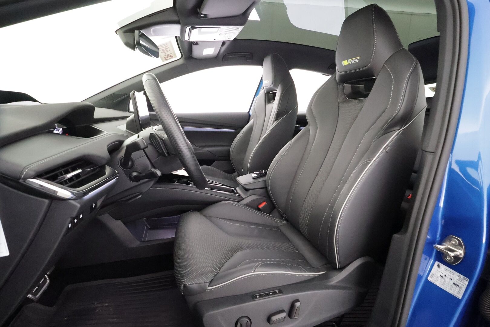 SKODA ENYAQ 2023 Coupe 80x 4x4 RS iV - | ACC | ILP | Matrix-LED | Koukku | DCC Alusta | HUD | Canton | Lasikatto | Hierova muistipenkki | Keyless | Apple&Android | P.kamera | Merkkihuollettu | Kahdet Renkaat | - KORKO VAIN 3,99 %