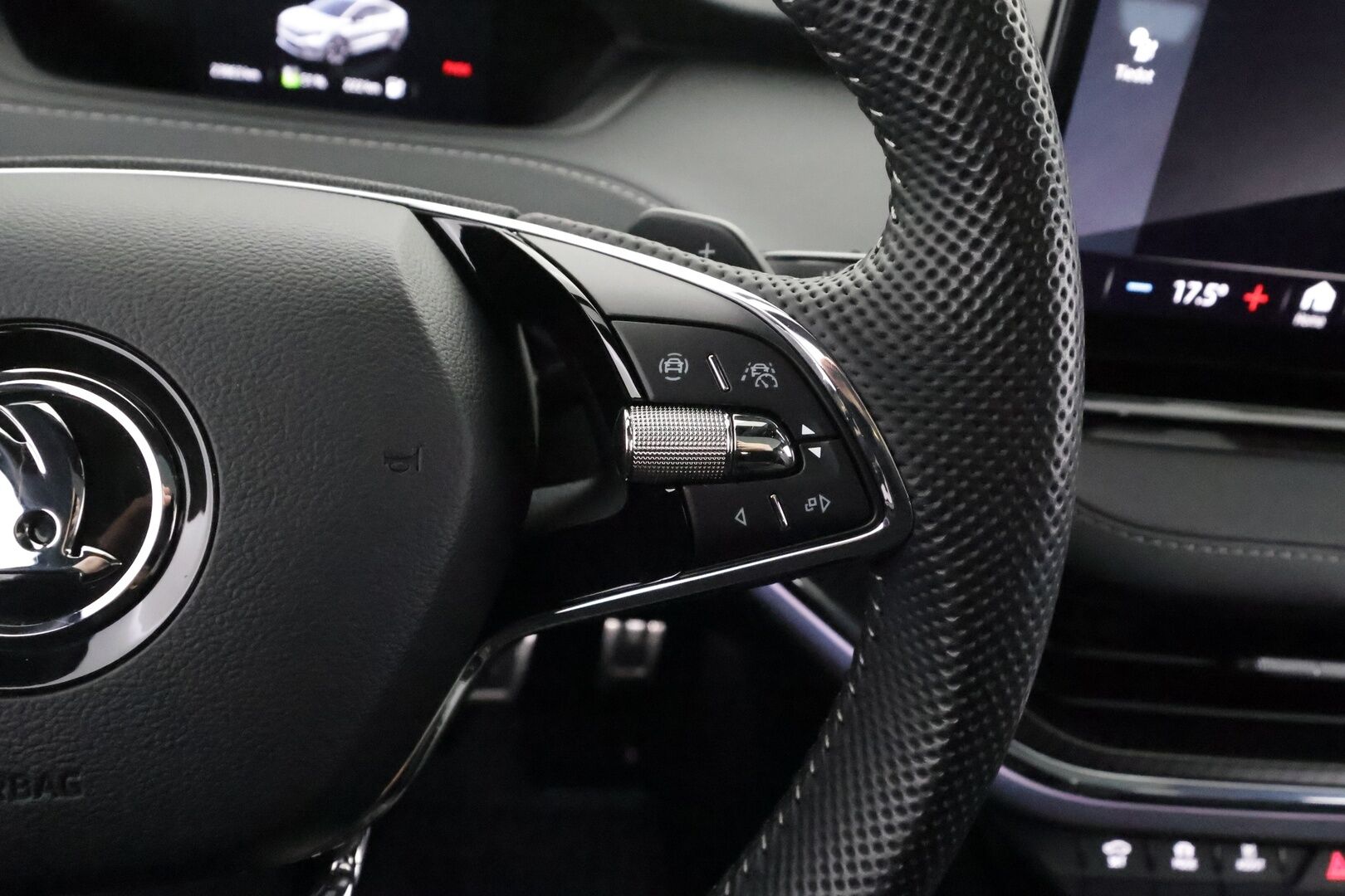 SKODA ENYAQ 2023 Coupe 80x 4x4 RS iV - | ACC | ILP | Matrix-LED | Koukku | DCC Alusta | HUD | Canton | Lasikatto | Hierova muistipenkki | Keyless | Apple&Android | P.kamera | Merkkihuollettu | Kahdet Renkaat | - KORKO VAIN 3,99 %