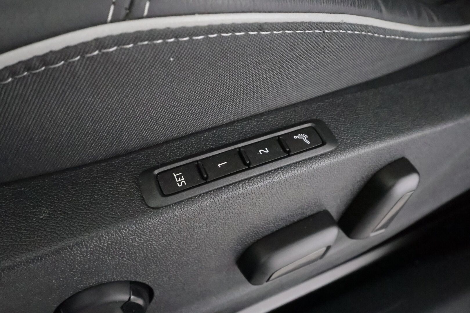 SKODA ENYAQ 2023 Coupe 80x 4x4 RS iV - | ACC | ILP | Matrix-LED | Koukku | DCC Alusta | HUD | Canton | Lasikatto | Hierova muistipenkki | Keyless | Apple&Android | P.kamera | Merkkihuollettu | Kahdet Renkaat | - KORKO VAIN 3,99 %