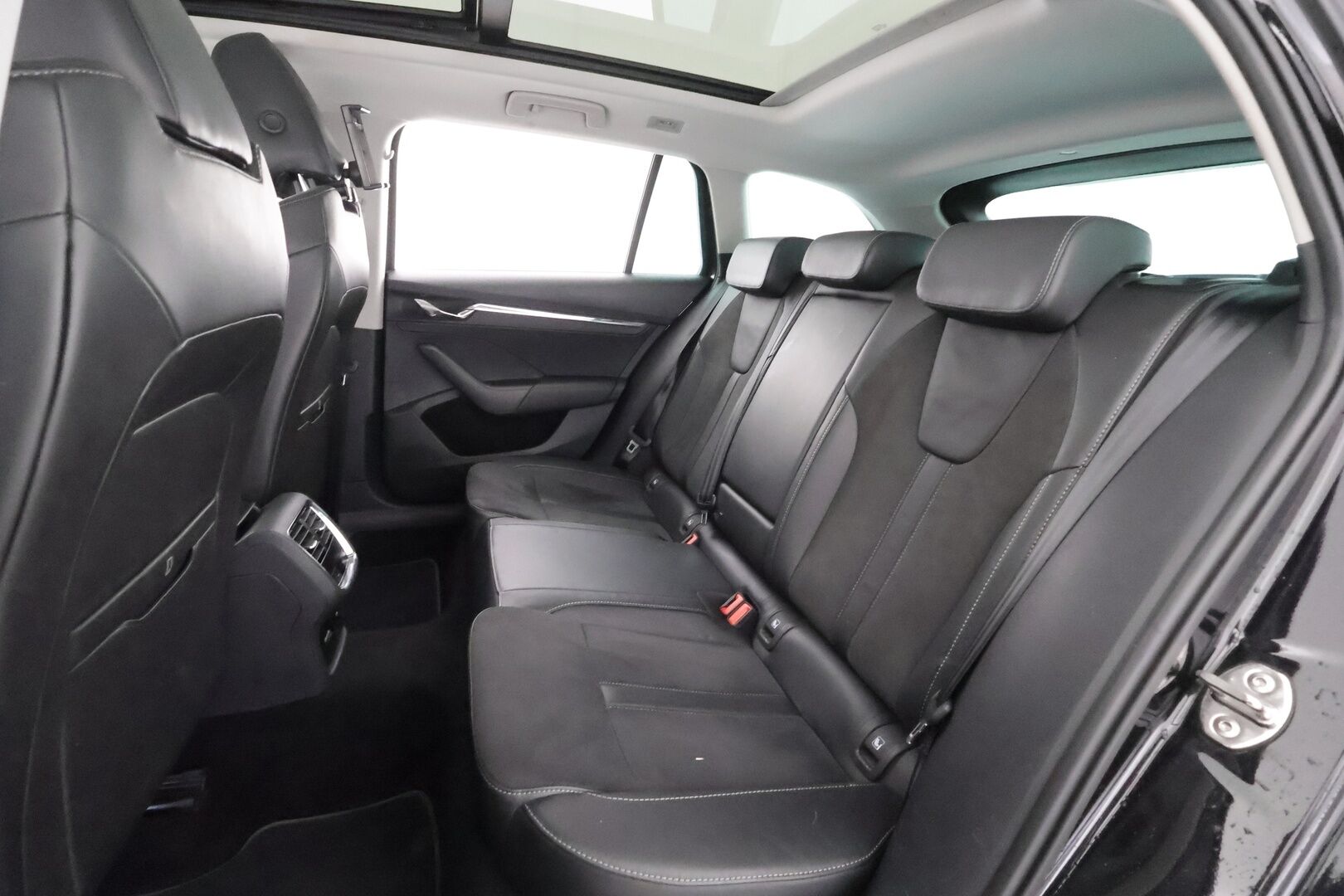 Skoda Octavia 2021 Combi 1.5 TSI Style eTEC DSG Autom. - | ACC | Koukku | Panorama | Matrix-LED | HUD | Panorama | Ratinlämmitys | Keyless | Apple&Android | Merkkihuollettu | Kahdet Renkaat | - KORKO VAIN 3,99 %