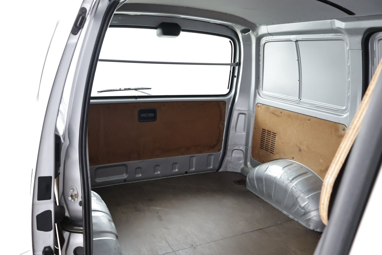Toyota Hiace 2006 2,5 TD D-4D 4WD - Suomiauto | Vetokoukku | Ilmastointi | Lohkolämmitin | Kahdet renkaat | Vähän ajettu!
