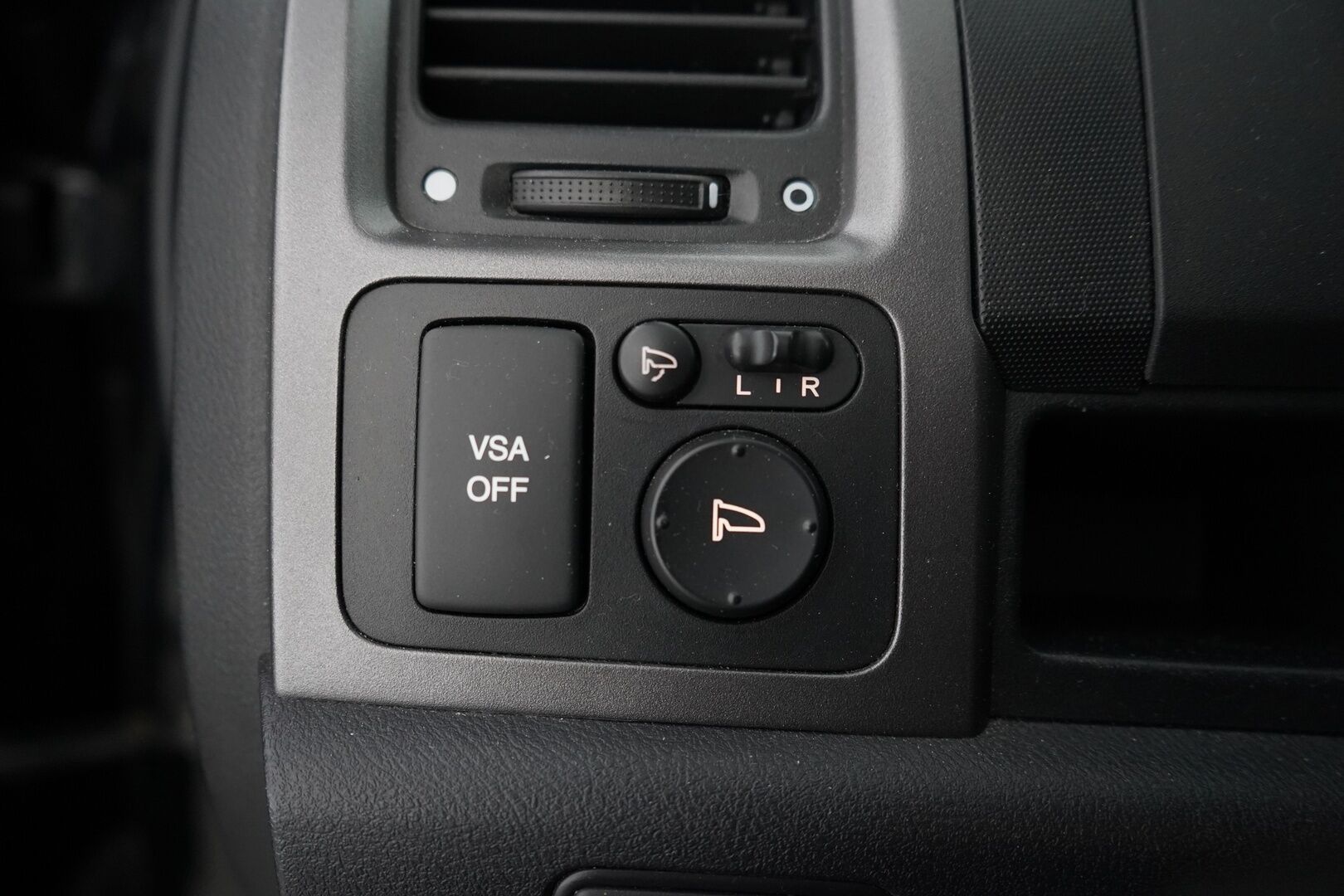 Honda CR-V 2007 2.0i Elegance AT 4WD *Myydään huutokaupat.com sivulla*