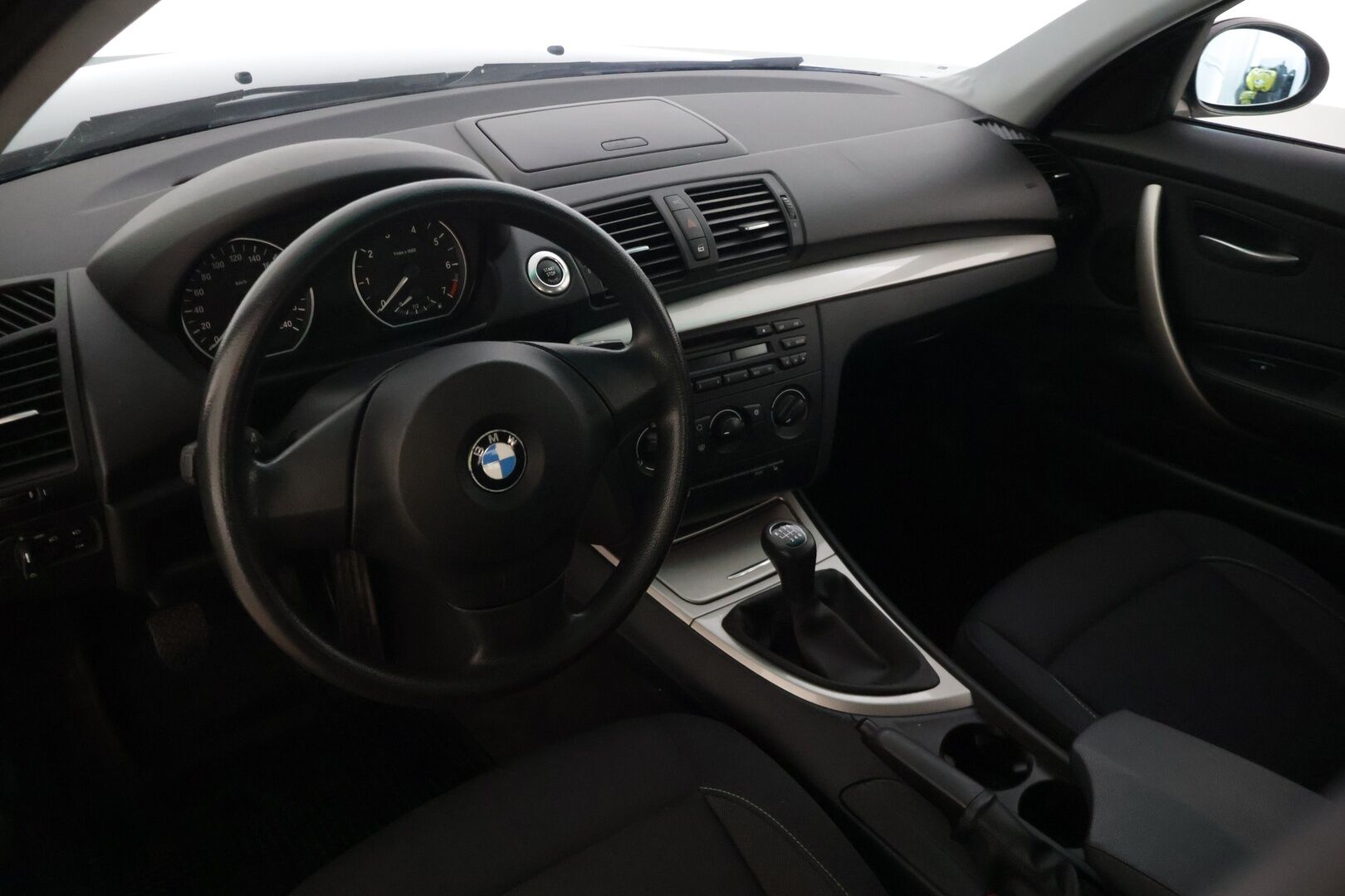 BMW 116 2008 E87 Hatchback - | Myydään huutokaupat.comissa | Juuri huollettu | Start-Stop | Penkinlämmitin | Ilmastointi | 2 x Avain | 2 x renkaat |