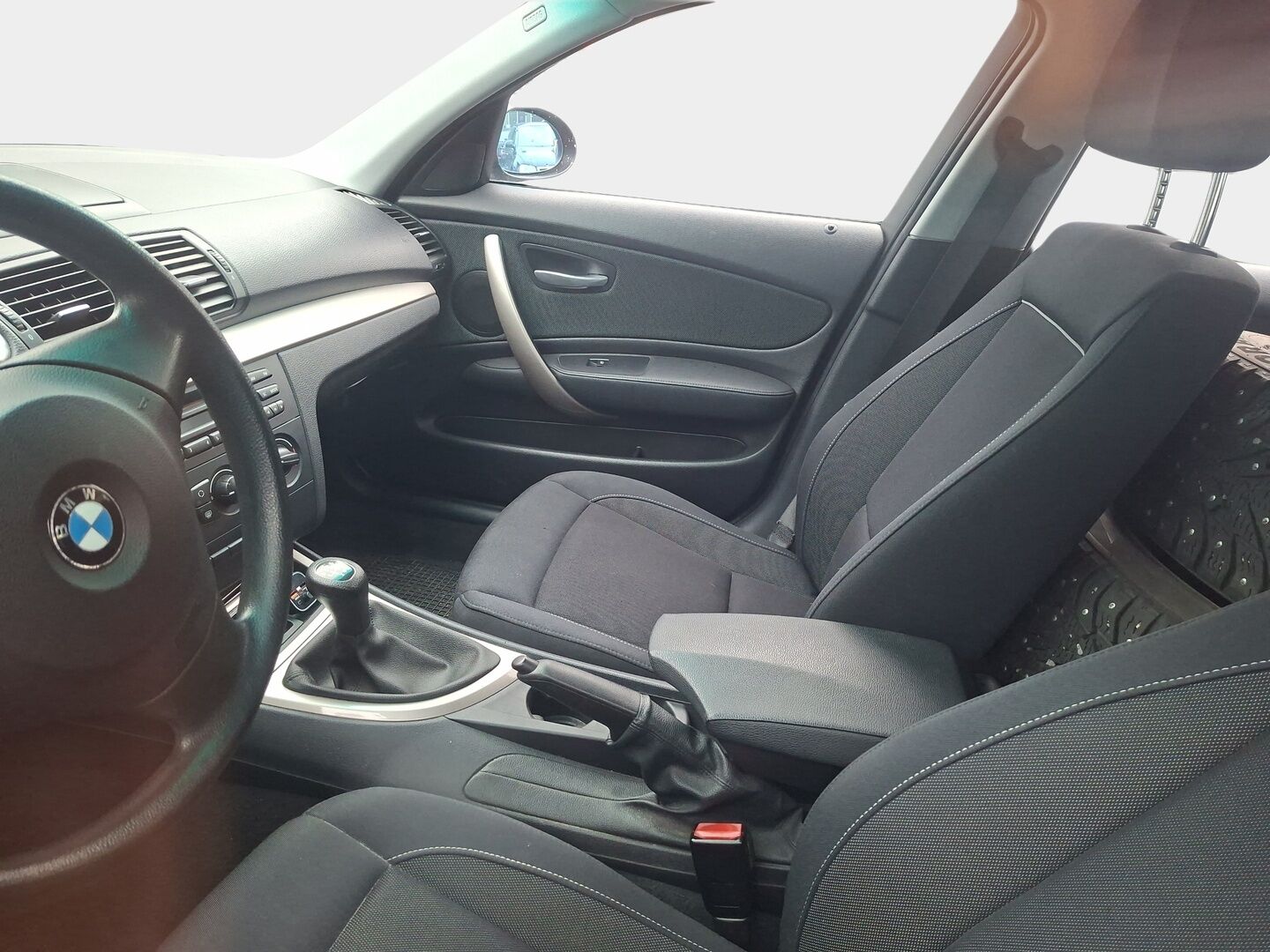 BMW 116 2008 E87 Hatchback - Juuri huollettu | Start-Stop | Penkinlämmitin | Ilmastointi | 2 x Avain | 2 x renkaat |