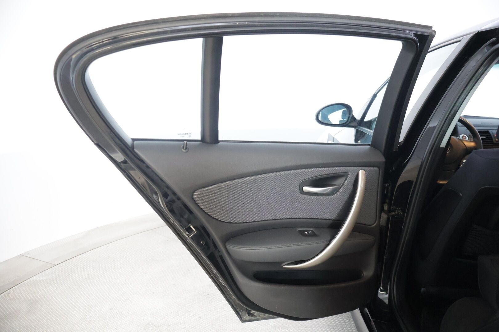 BMW 116 2008 E87 Hatchback - | Myydään huutokaupat.comissa | Juuri huollettu | Start-Stop | Penkinlämmitin | Ilmastointi | 2 x Avain | 2 x renkaat |