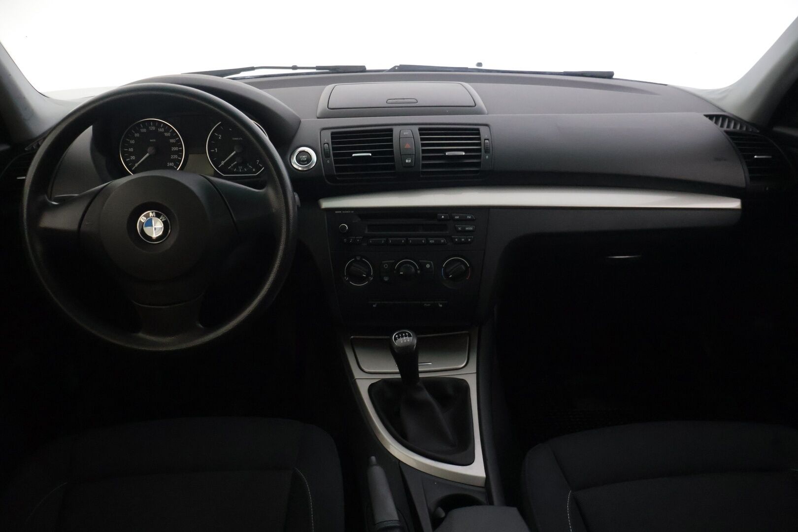 BMW 116 2008 E87 Hatchback - | Myydään huutokaupat.comissa | Juuri huollettu | Start-Stop | Penkinlämmitin | Ilmastointi | 2 x Avain | 2 x renkaat |