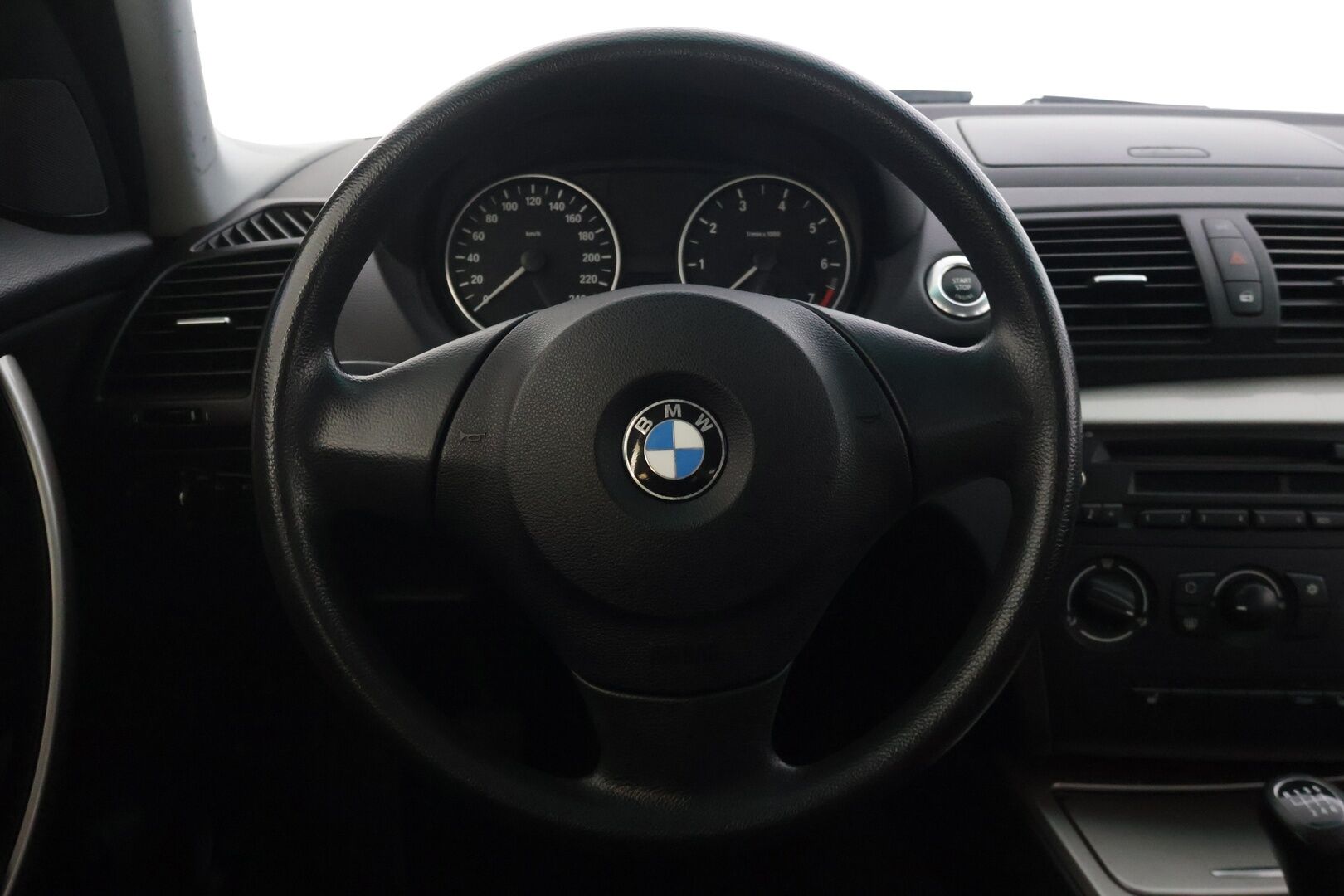 BMW 116 2008 E87 Hatchback - | Myydään huutokaupat.comissa | Juuri huollettu | Start-Stop | Penkinlämmitin | Ilmastointi | 2 x Avain | 2 x renkaat |