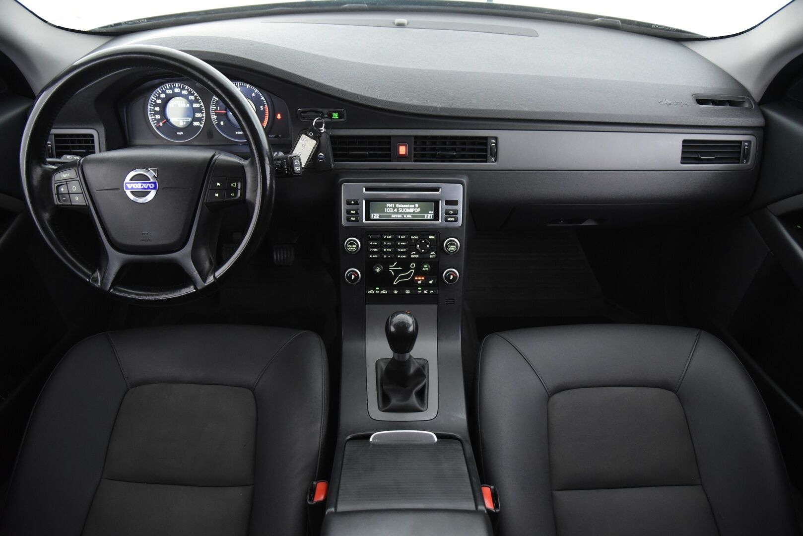 Volvo V70 2010 1,6D DRIVe Kinetic Business / Webasto / Suomi-Auto / Vakkari / Koukku / - Hyvät renkaat / Puolinahkasisusta