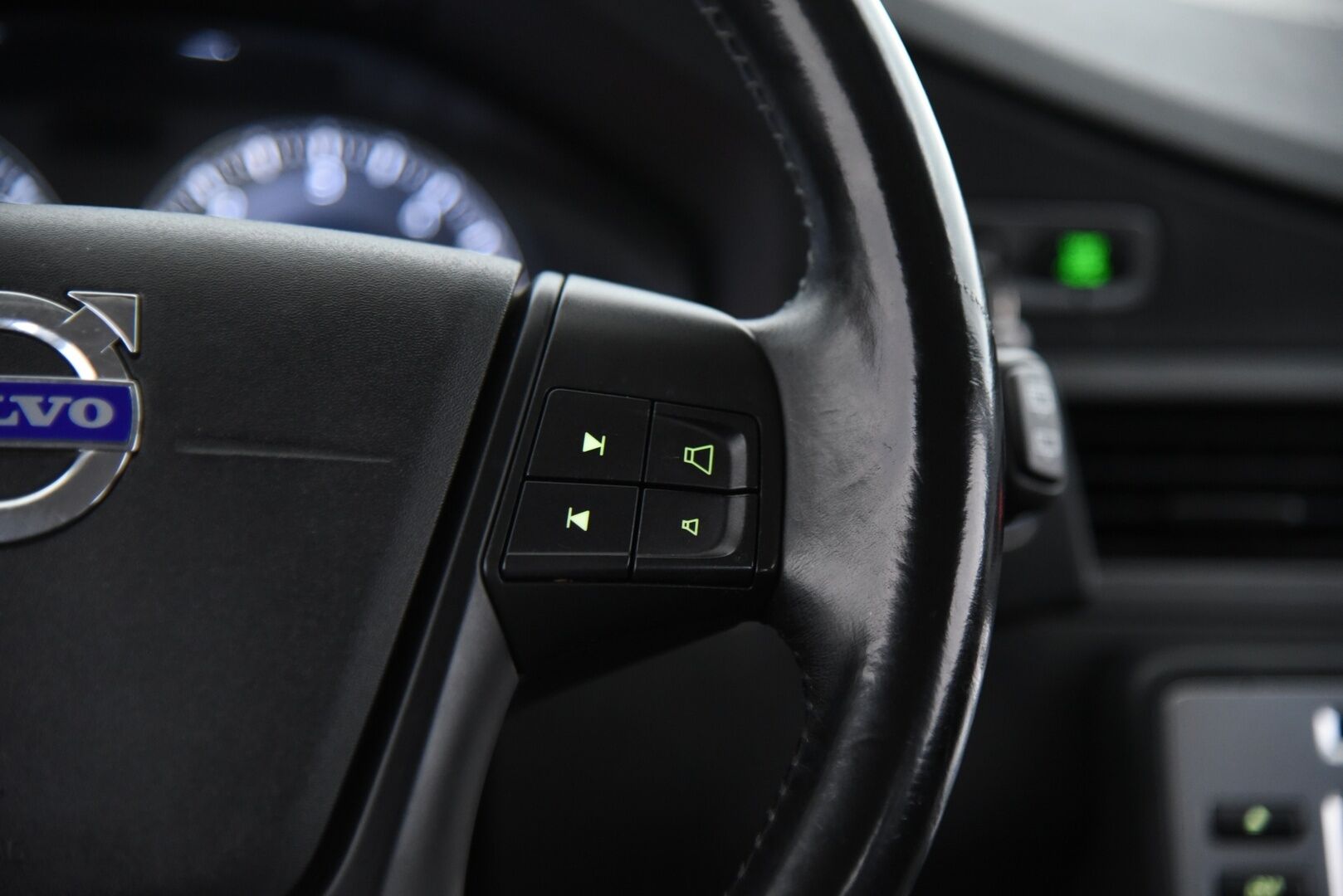 Volvo V70 2010 1,6D DRIVe Kinetic Business / Webasto / Suomi-Auto / Vakkari / Koukku / - Hyvät renkaat / Puolinahkasisusta