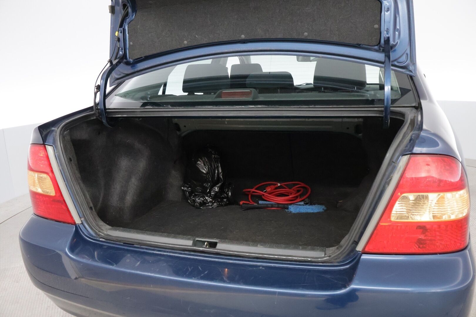 Toyota Corolla 2003 - YritysOutlet - Myydään vain yrityksille - – Tämä auto myydään YritysOutlet -valikoimasta vain yritykselle