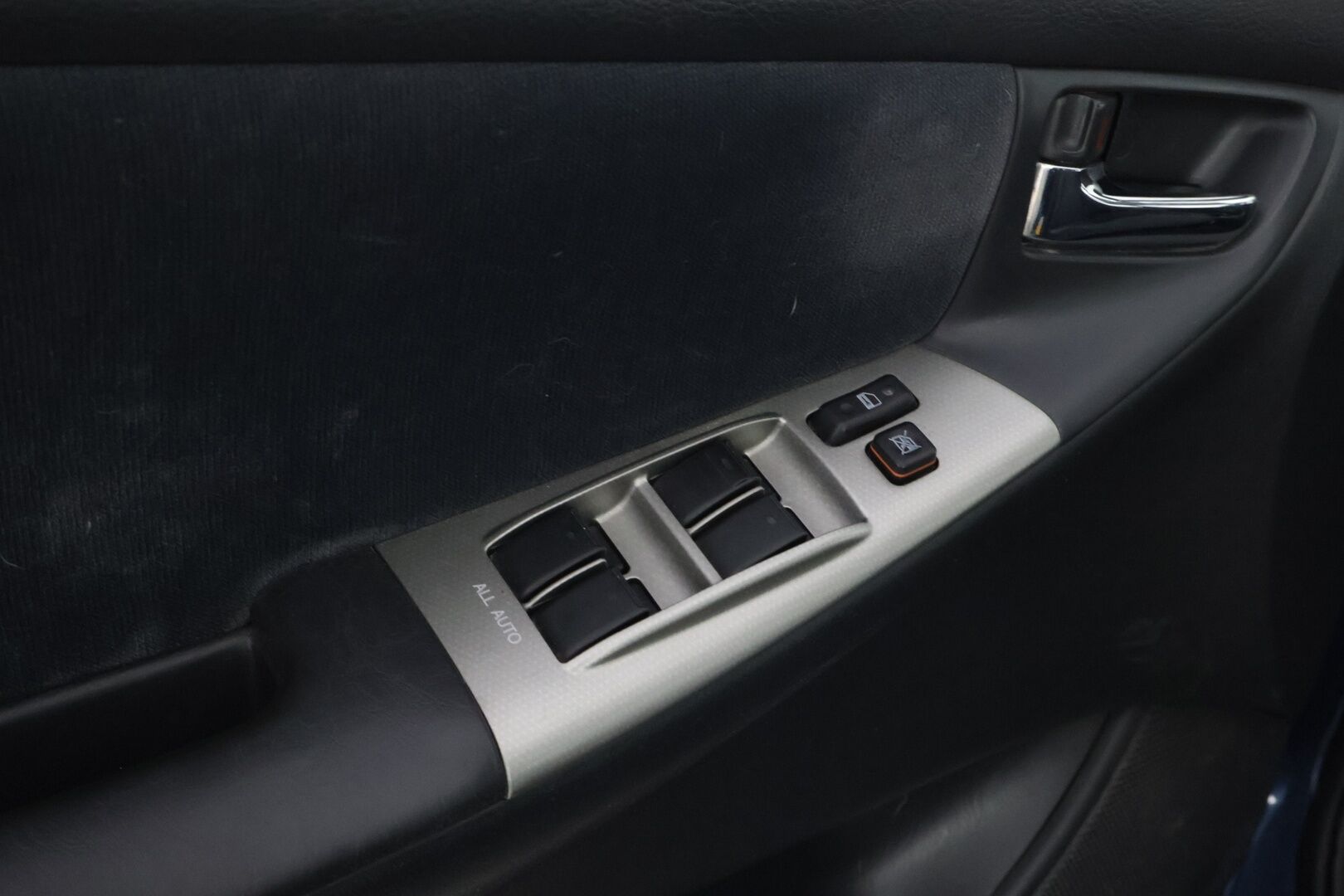 Toyota Corolla 2003 - YritysOutlet - Myydään vain yrityksille - – Tämä auto myydään YritysOutlet -valikoimasta vain yritykselle