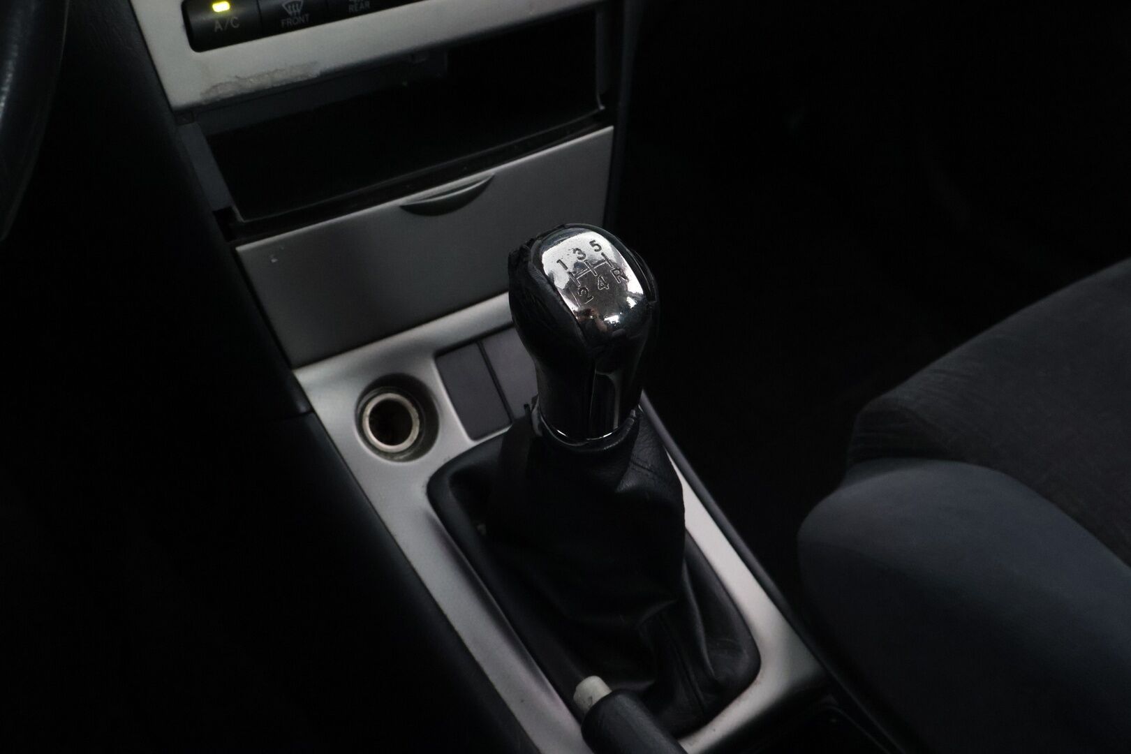 Toyota Corolla 2003 - YritysOutlet - Myydään vain yrityksille - – Tämä auto myydään YritysOutlet -valikoimasta vain yritykselle