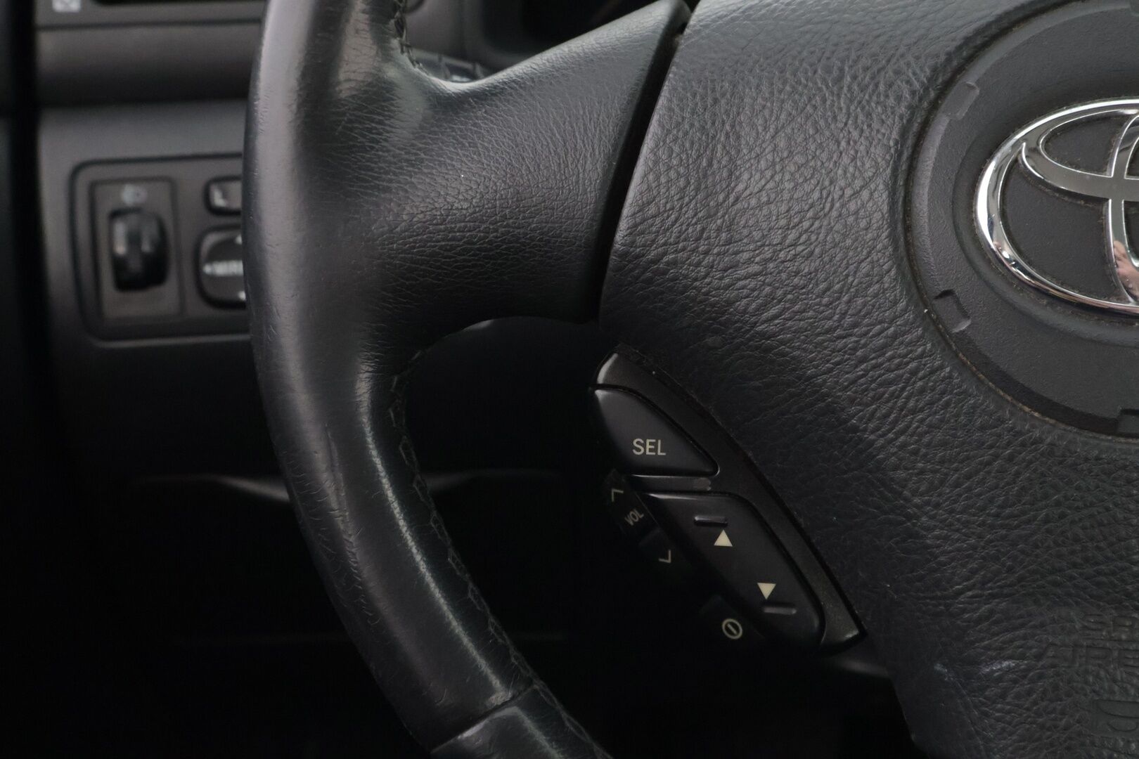 Toyota Corolla 2003 - YritysOutlet - Myydään vain yrityksille - – Tämä auto myydään YritysOutlet -valikoimasta vain yritykselle