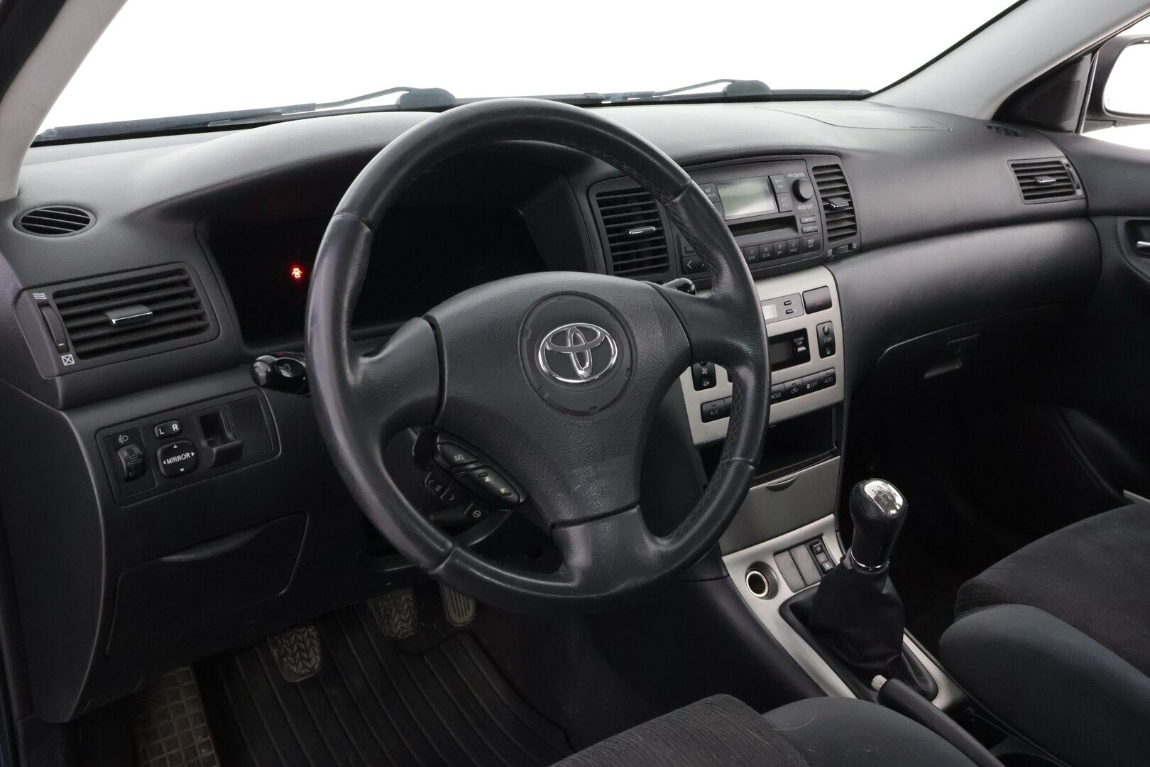 Toyota Corolla 2003 - YritysOutlet - Myydään vain yrityksille - – Tämä auto myydään YritysOutlet -valikoimasta vain yritykselle