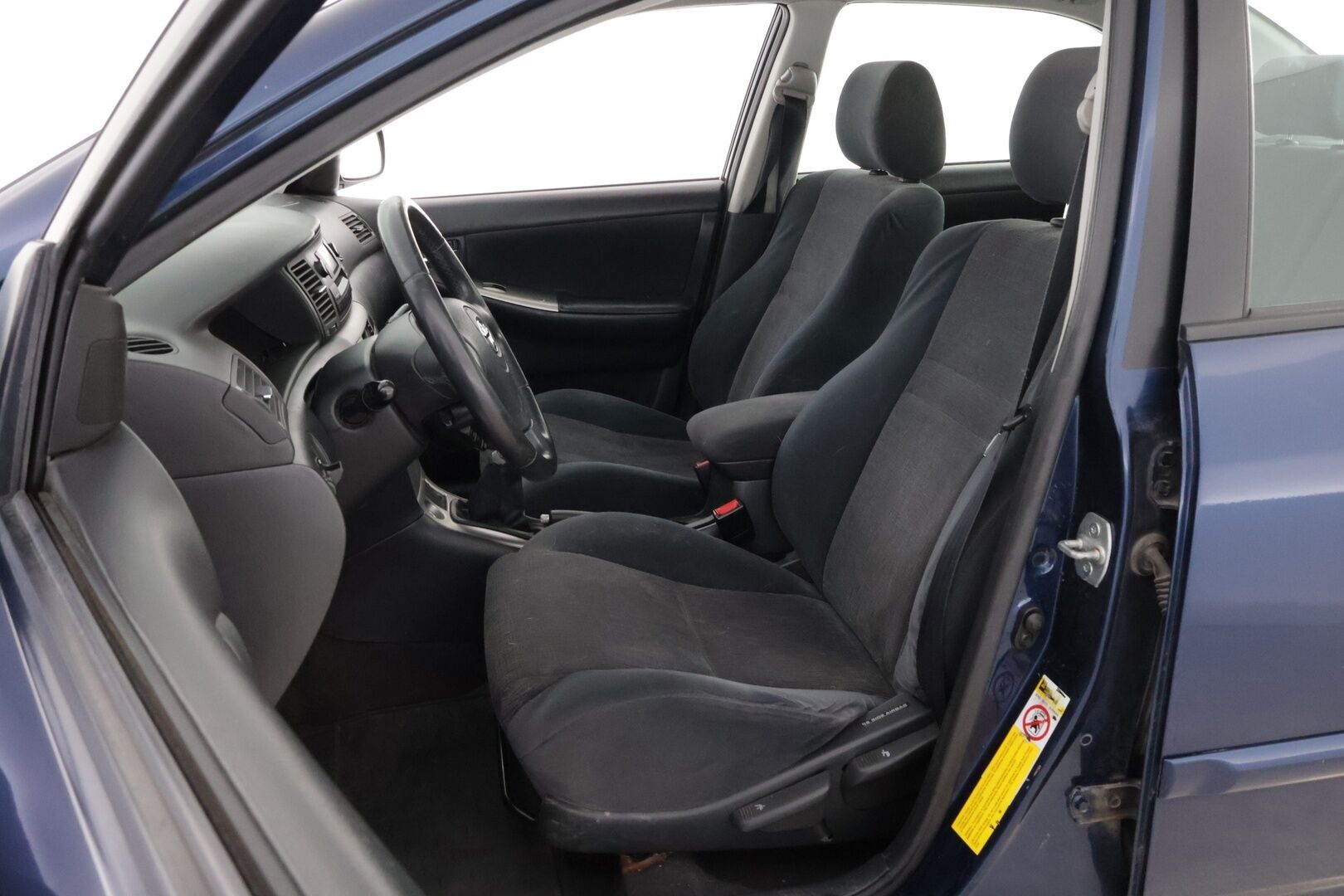 Toyota Corolla 2003 - YritysOutlet - Myydään vain yrityksille - – Tämä auto myydään YritysOutlet -valikoimasta vain yritykselle