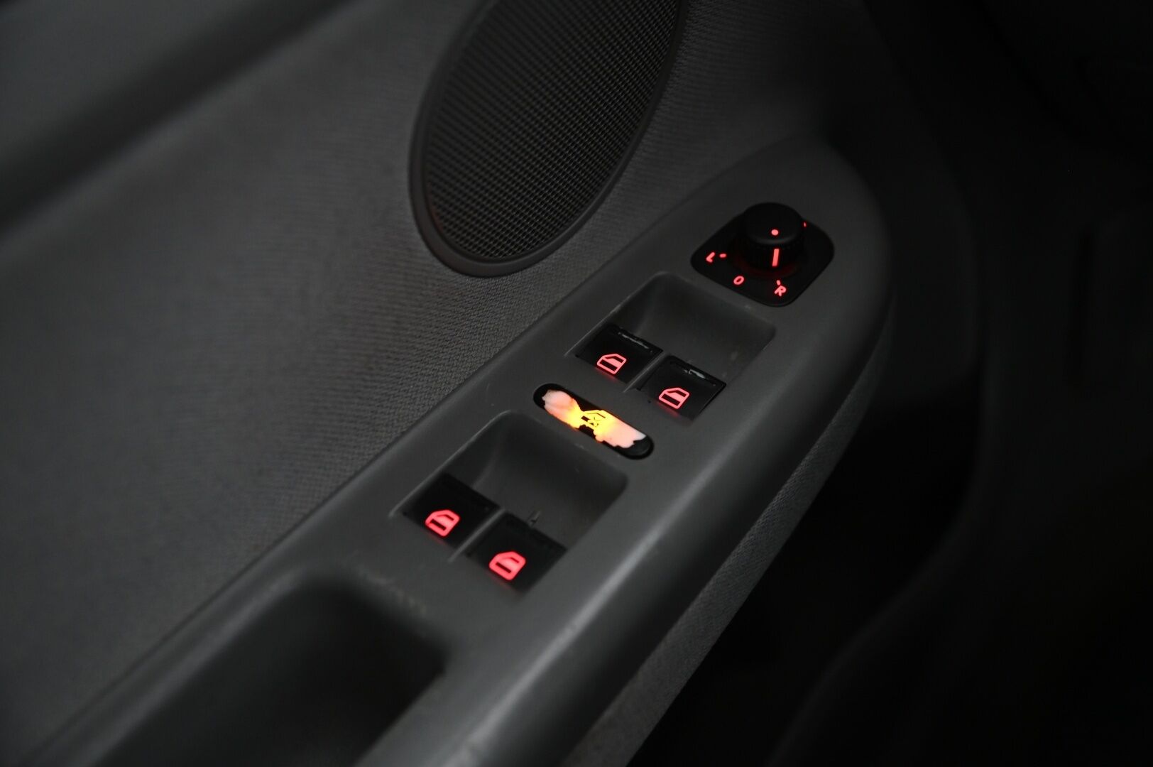 Volkswagen Golf 2005 4D GOLF MPV 1.6FSI-1KP/257 *YritysOutlet - Myydään vain yrityksille* - *YritysOutlet - Myydään vain yrityksille* *Leimaa 7/2026 asti!* 