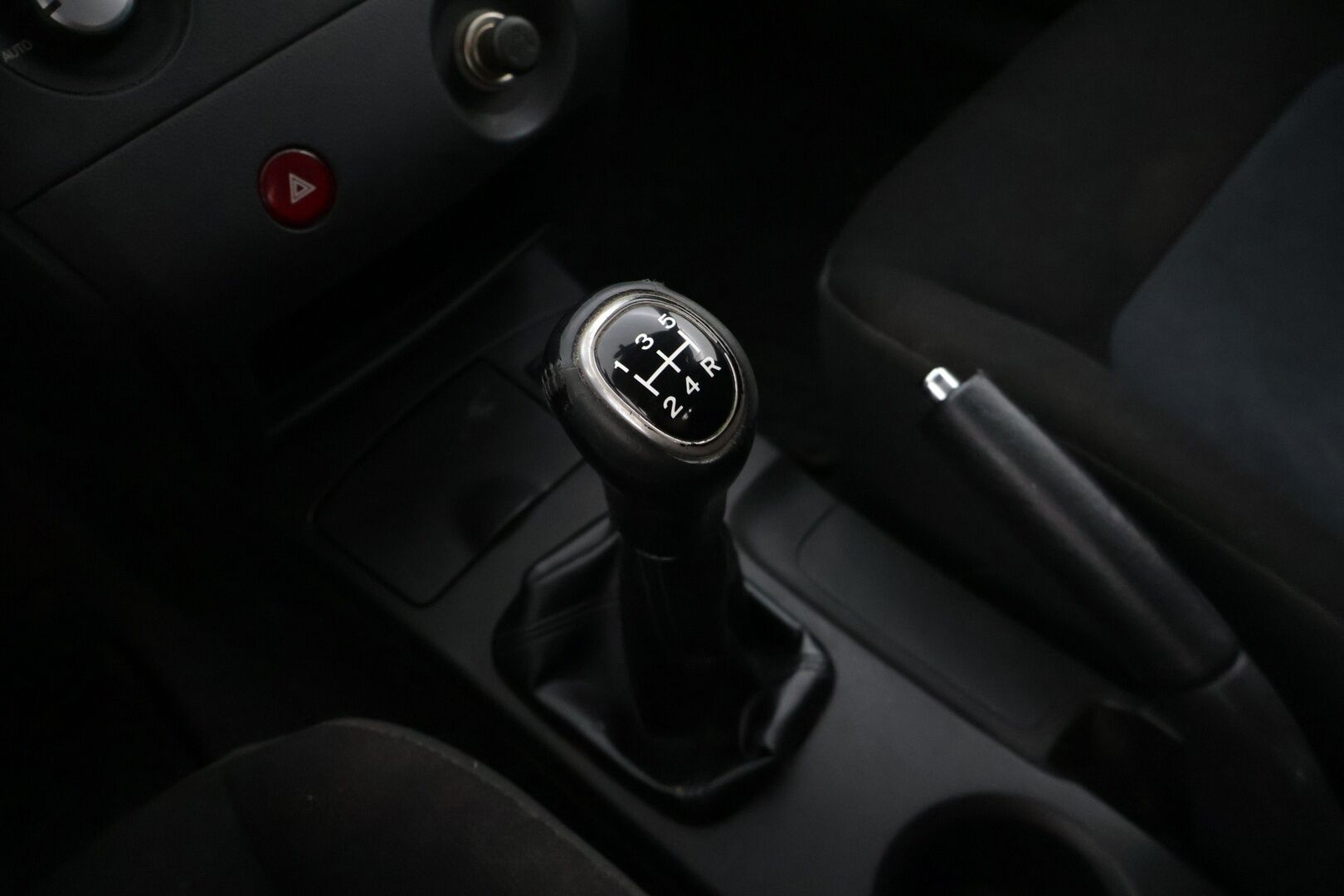 Mitsubishi Outlander 2007 5D OUTLANDER STW 2.0-XNCU2W-4X4/263 - * Myydään Huutokaupat.com *