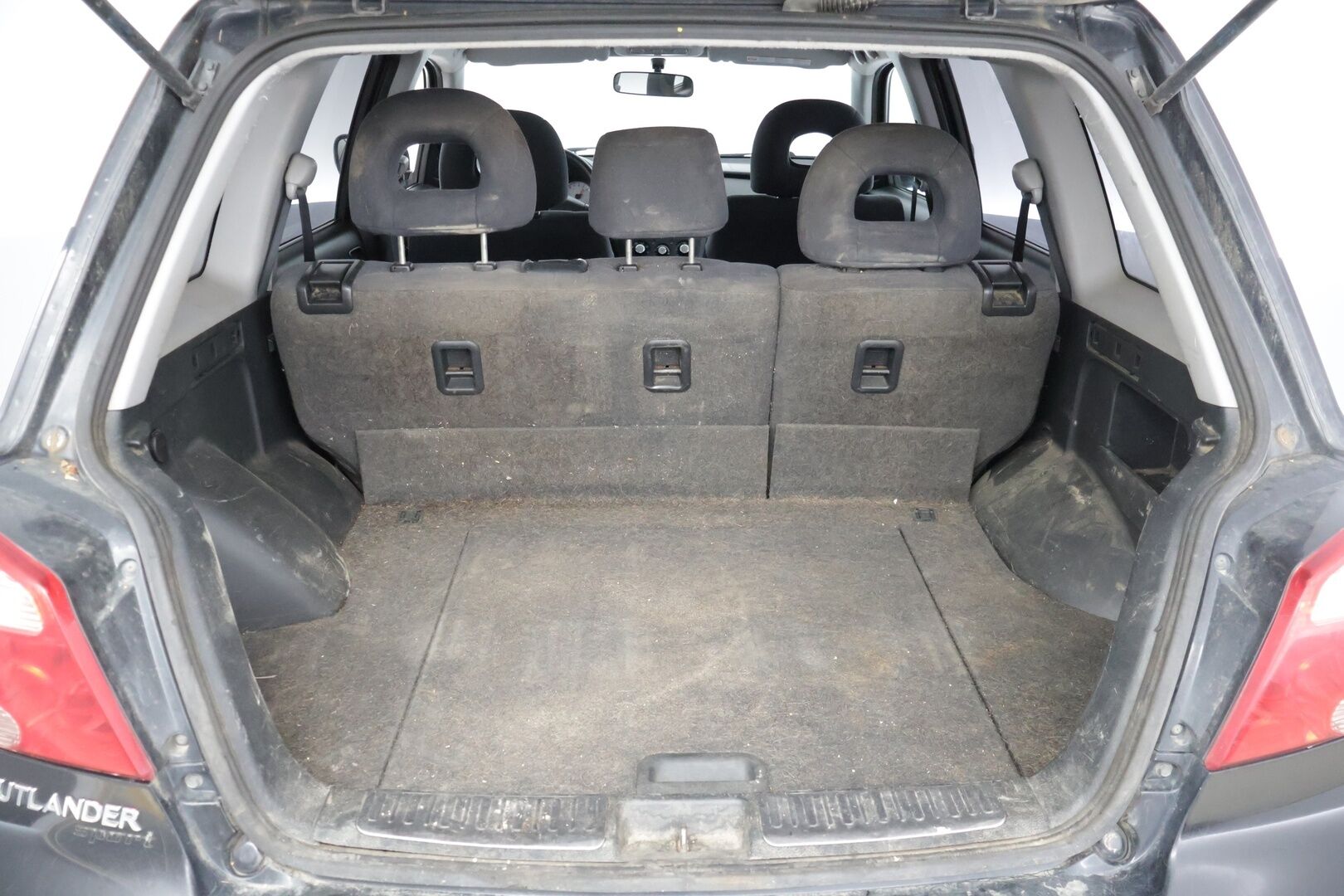 Mitsubishi Outlander 2007 5D OUTLANDER STW 2.0-XNCU2W-4X4/263 - * Myydään Huutokaupat.com *