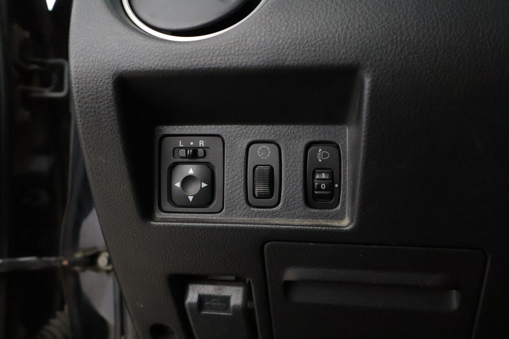 Mitsubishi Outlander 2007 5D OUTLANDER STW 2.0-XNCU2W-4X4/263 - * Myydään Huutokaupat.com *